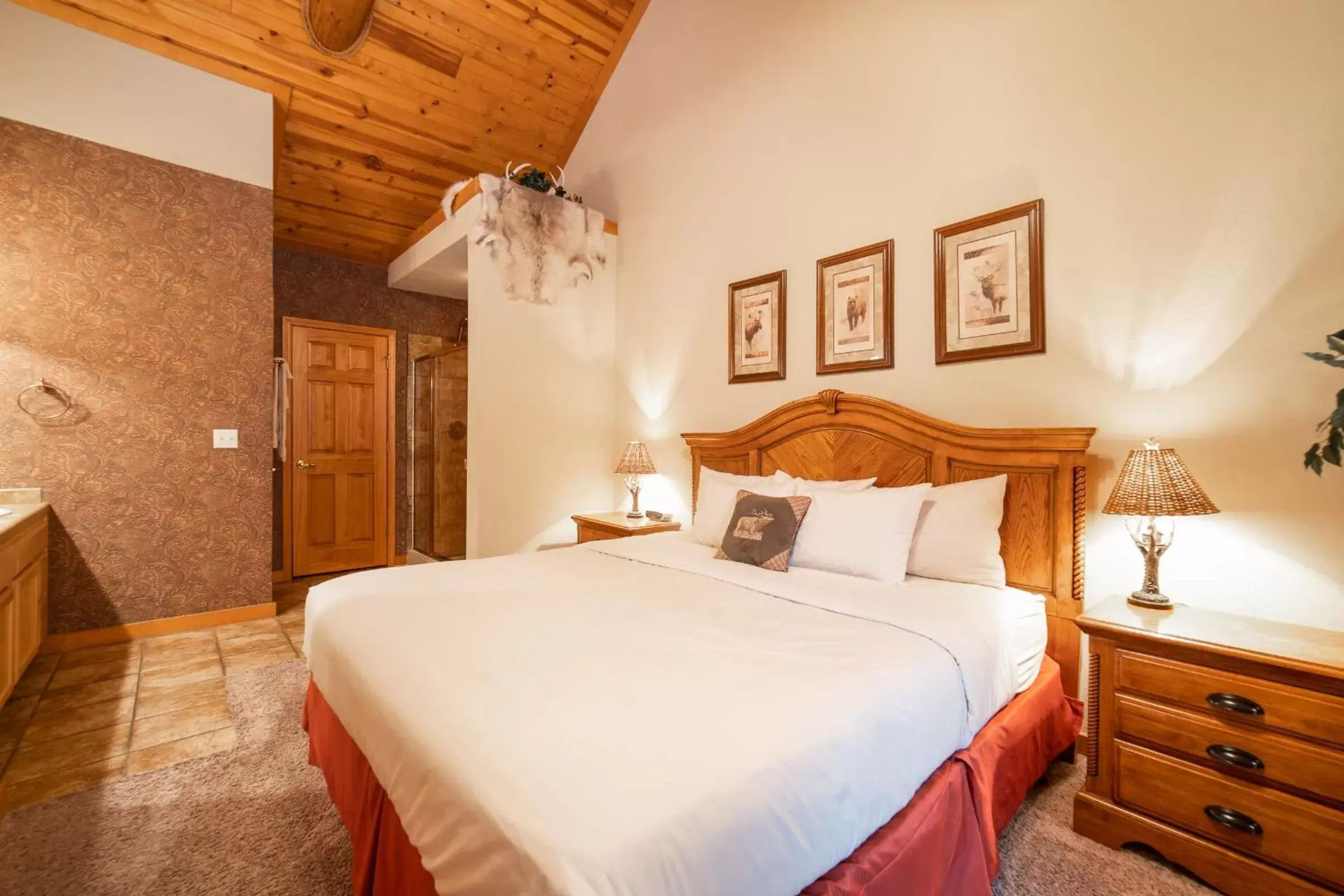 Shower, Bed in Cabins at Grand Mountain