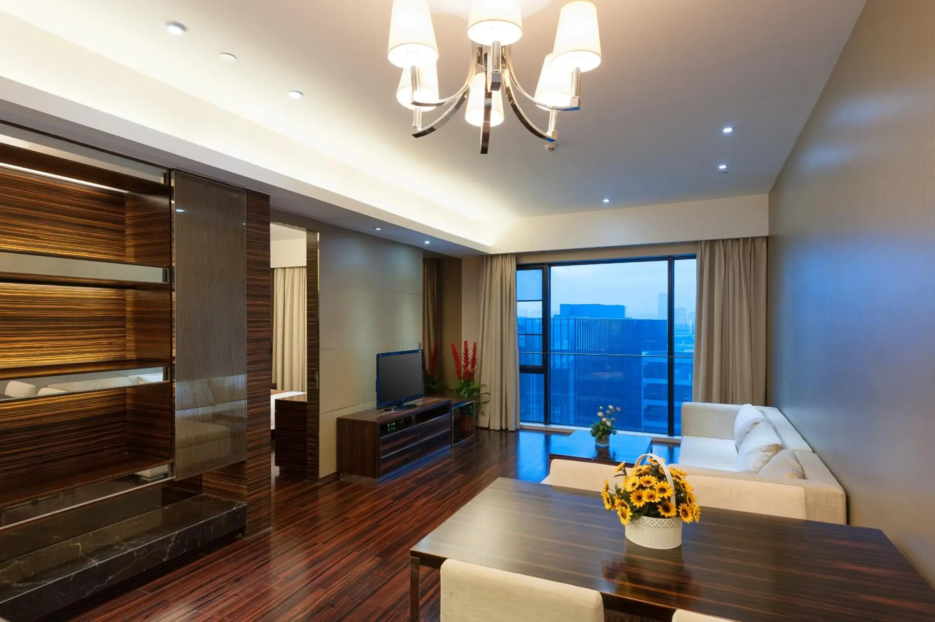 Living room in Yicheng Pazhou Poly World Trade Centre Apartment