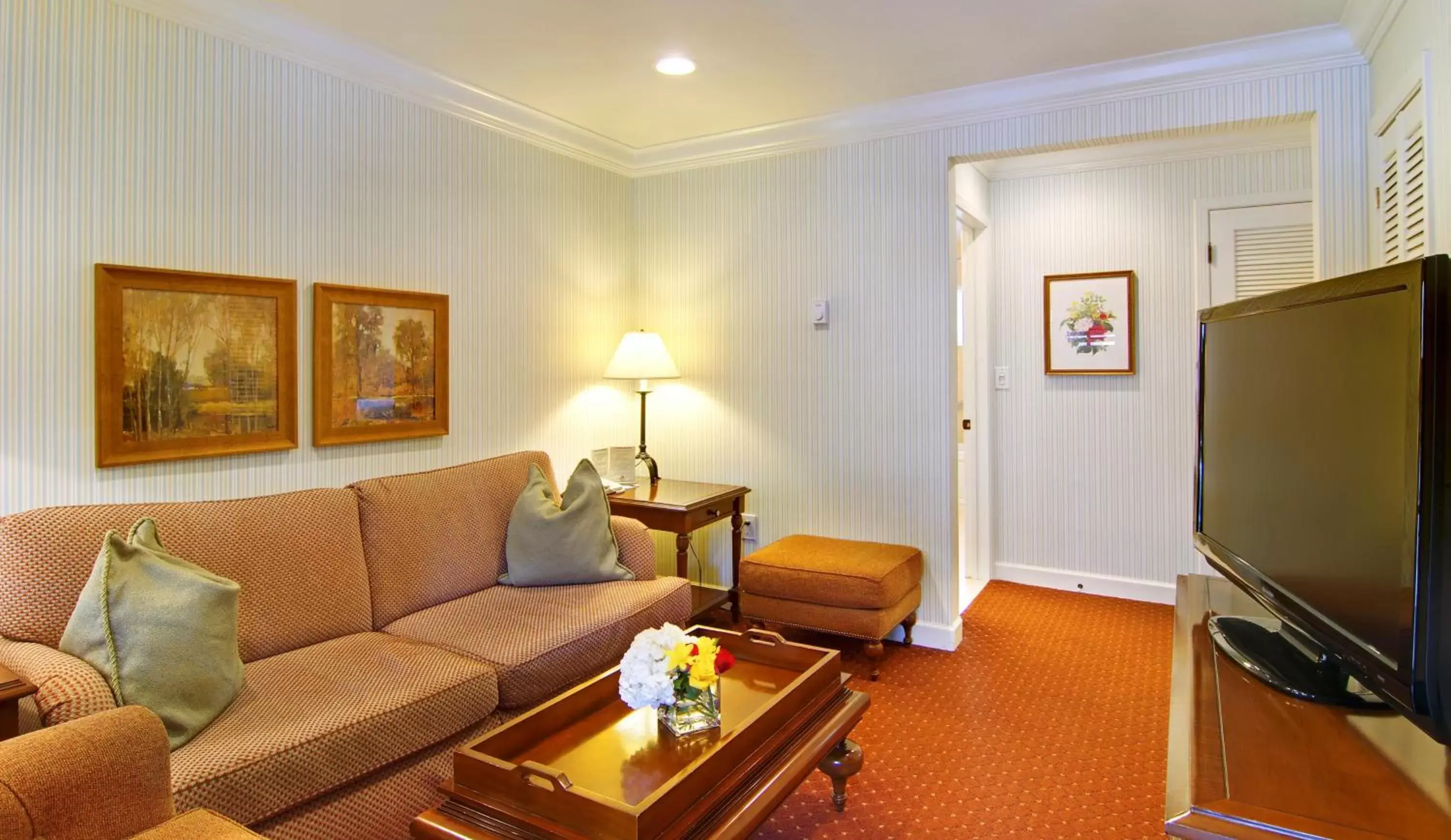 Living room, Seating Area in Wayside Inn