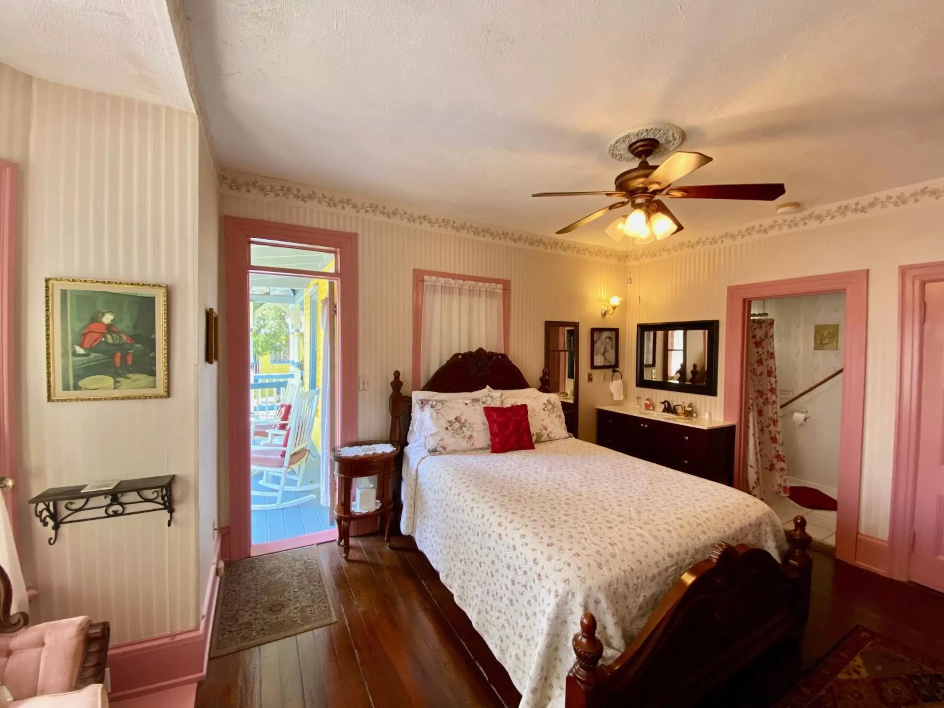 Bedroom, Bed in Penny Farthing Inn