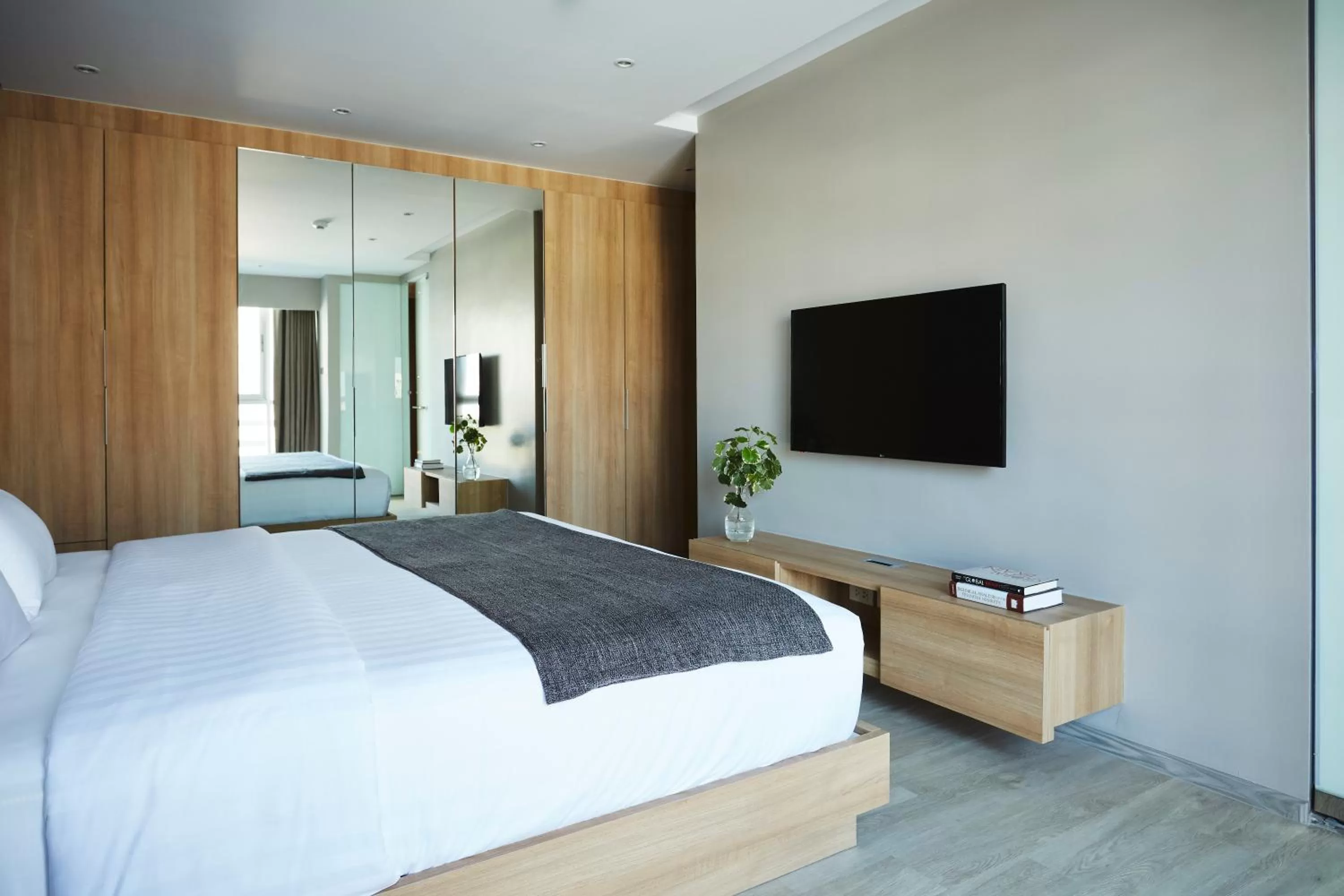 TV and multimedia, Bed in Aspira Tropical Residence Thong Lor