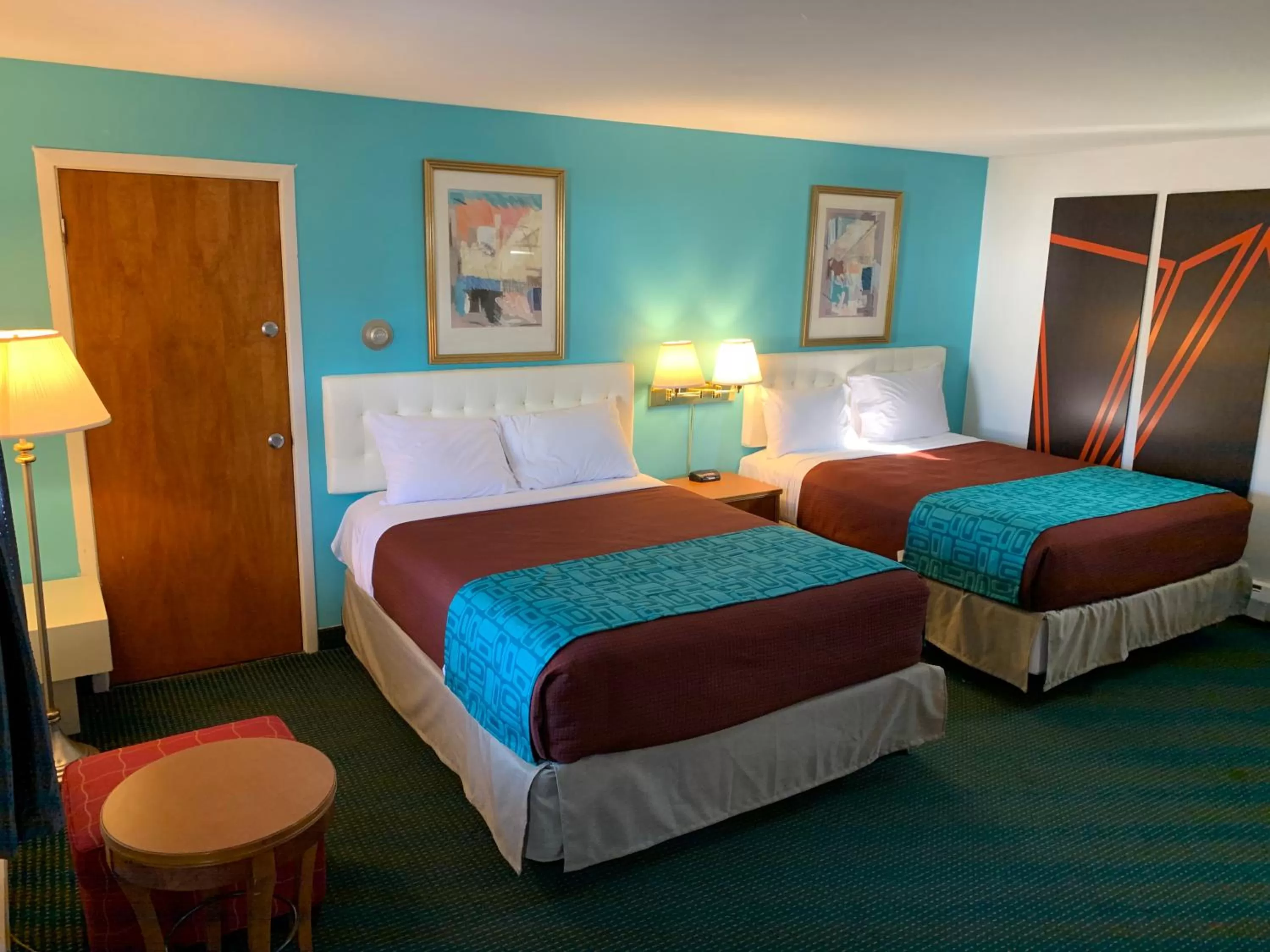 Bed in Howard Johnson by Wyndham Williamstown