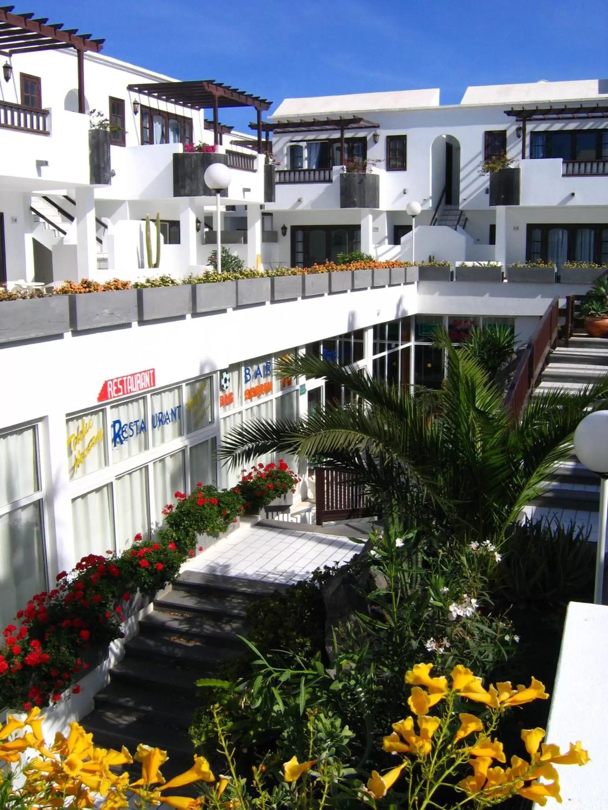 Property building, Pool View in Plaza Azul