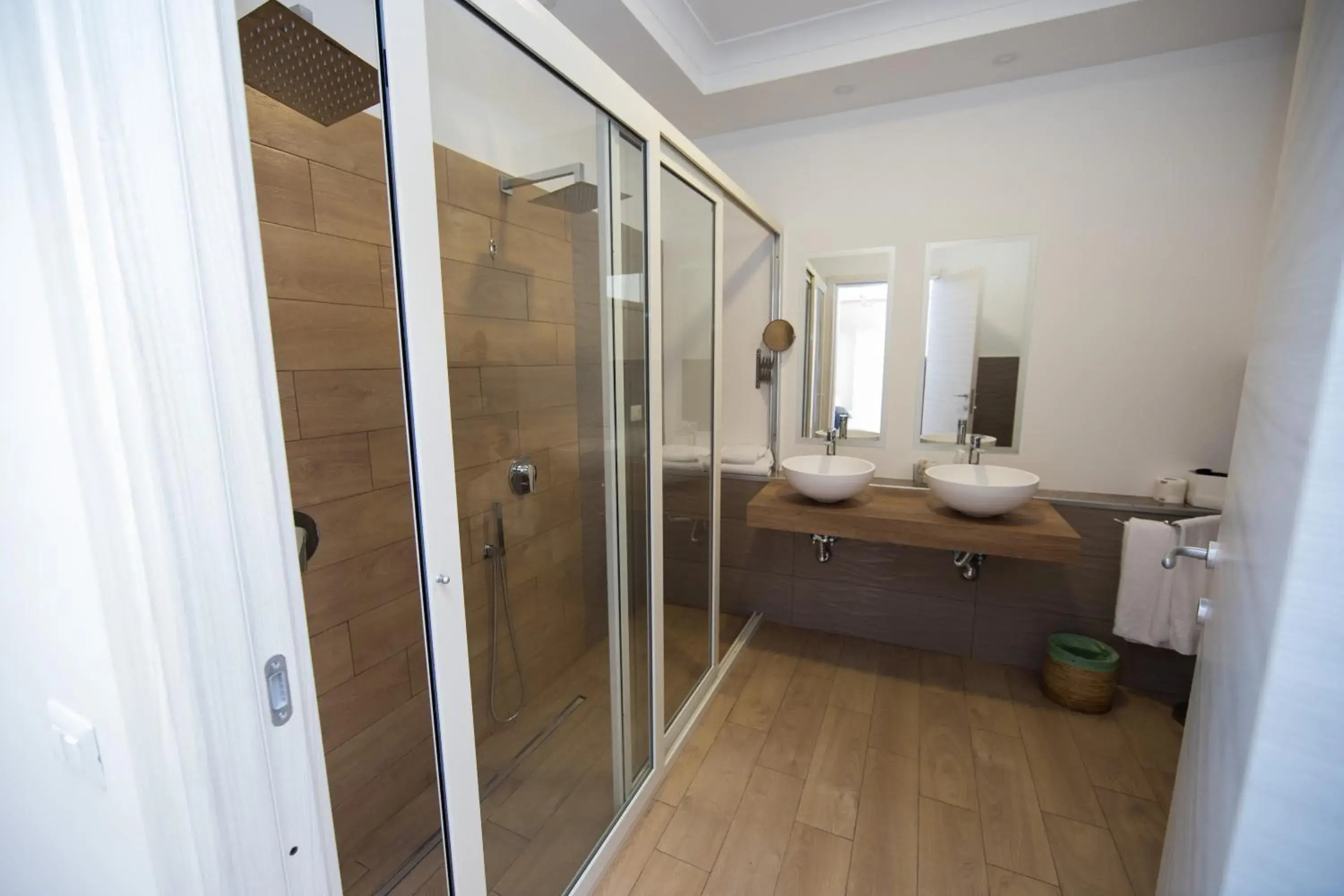 Shower, Bathroom in Hotel Imperiale