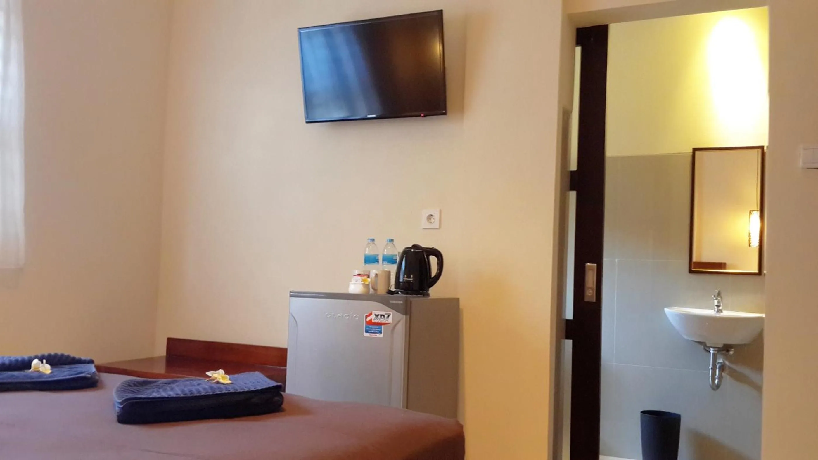 Coffee/tea facilities, Bed in Coco De Heaven House