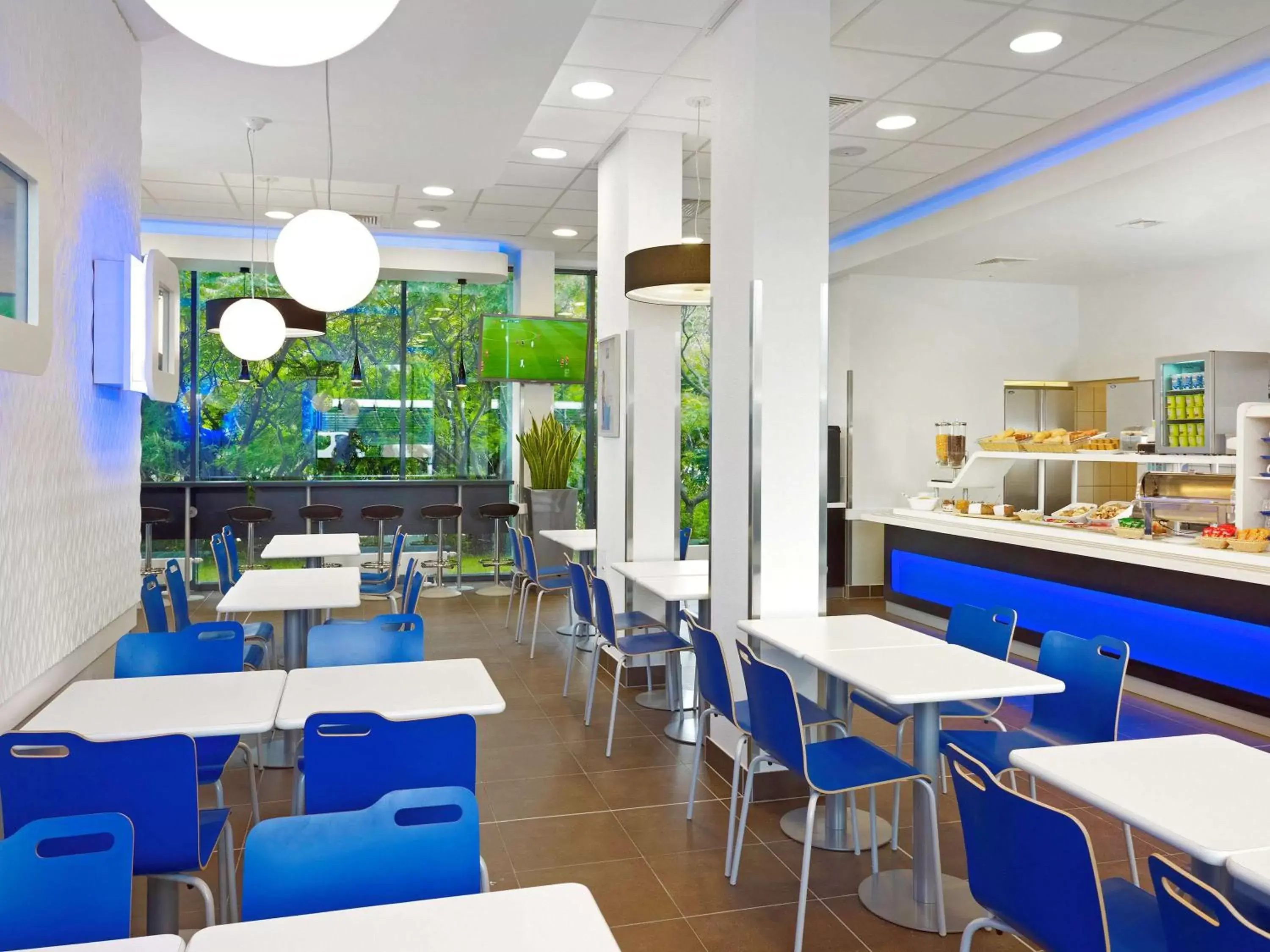 Restaurant/Places to Eat in Ibis Budget Lleida