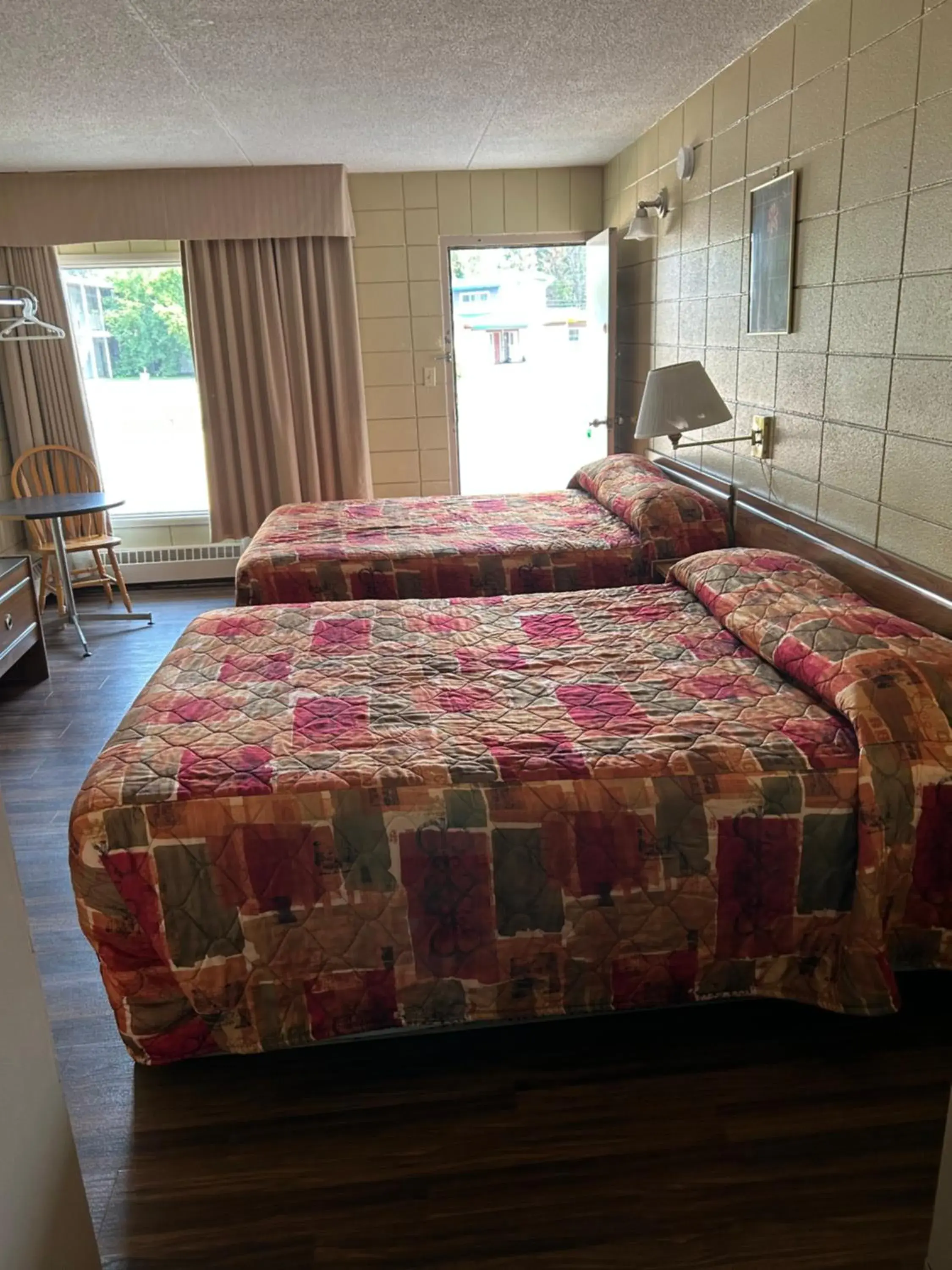 Bed in Goodknight Inn