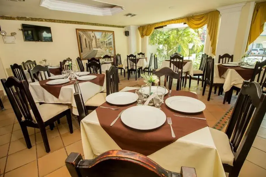 Restaurant/Places to Eat in Hotel Caribe Princess by Cyan