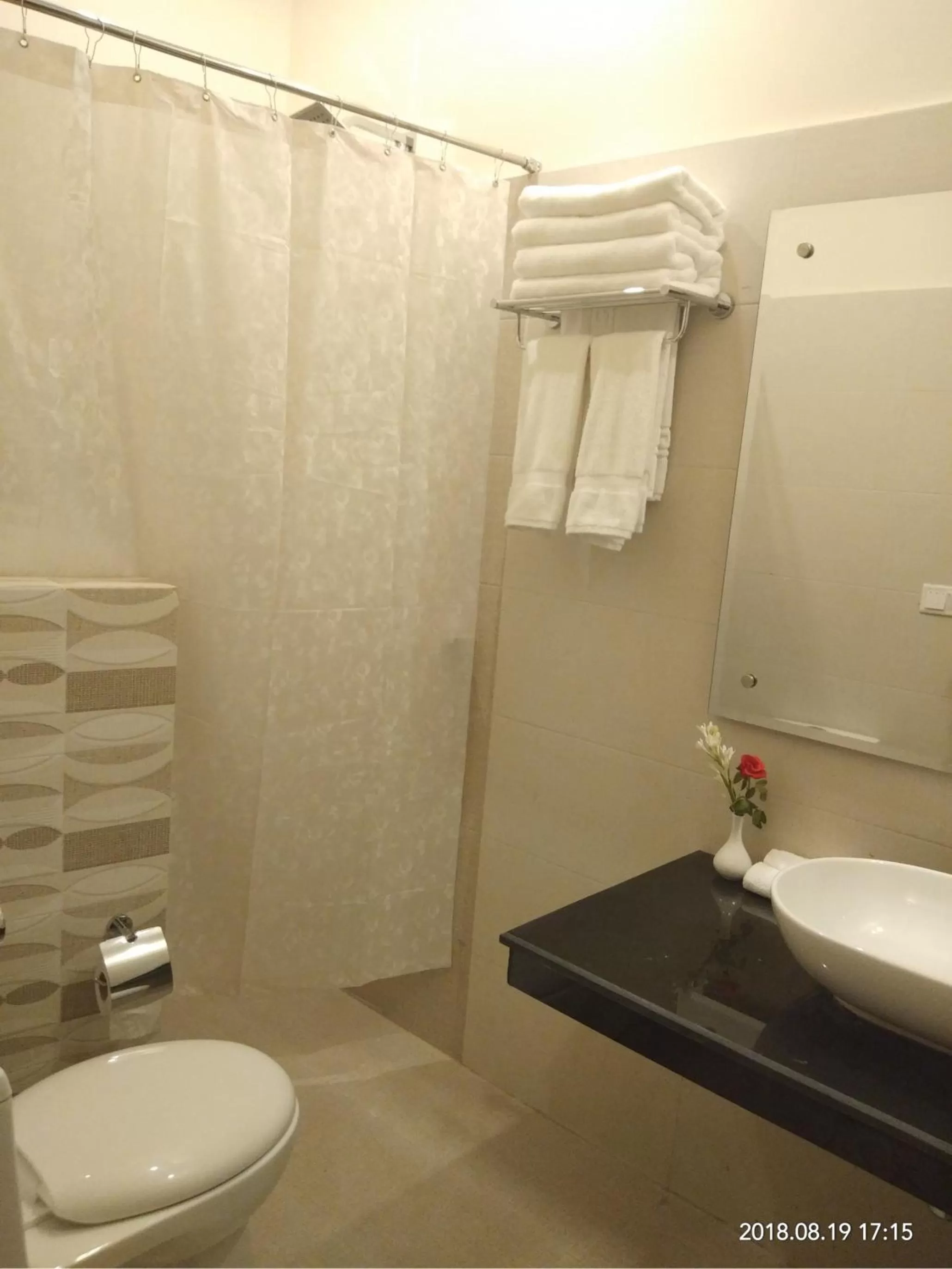 Shower in S Chalet Multan