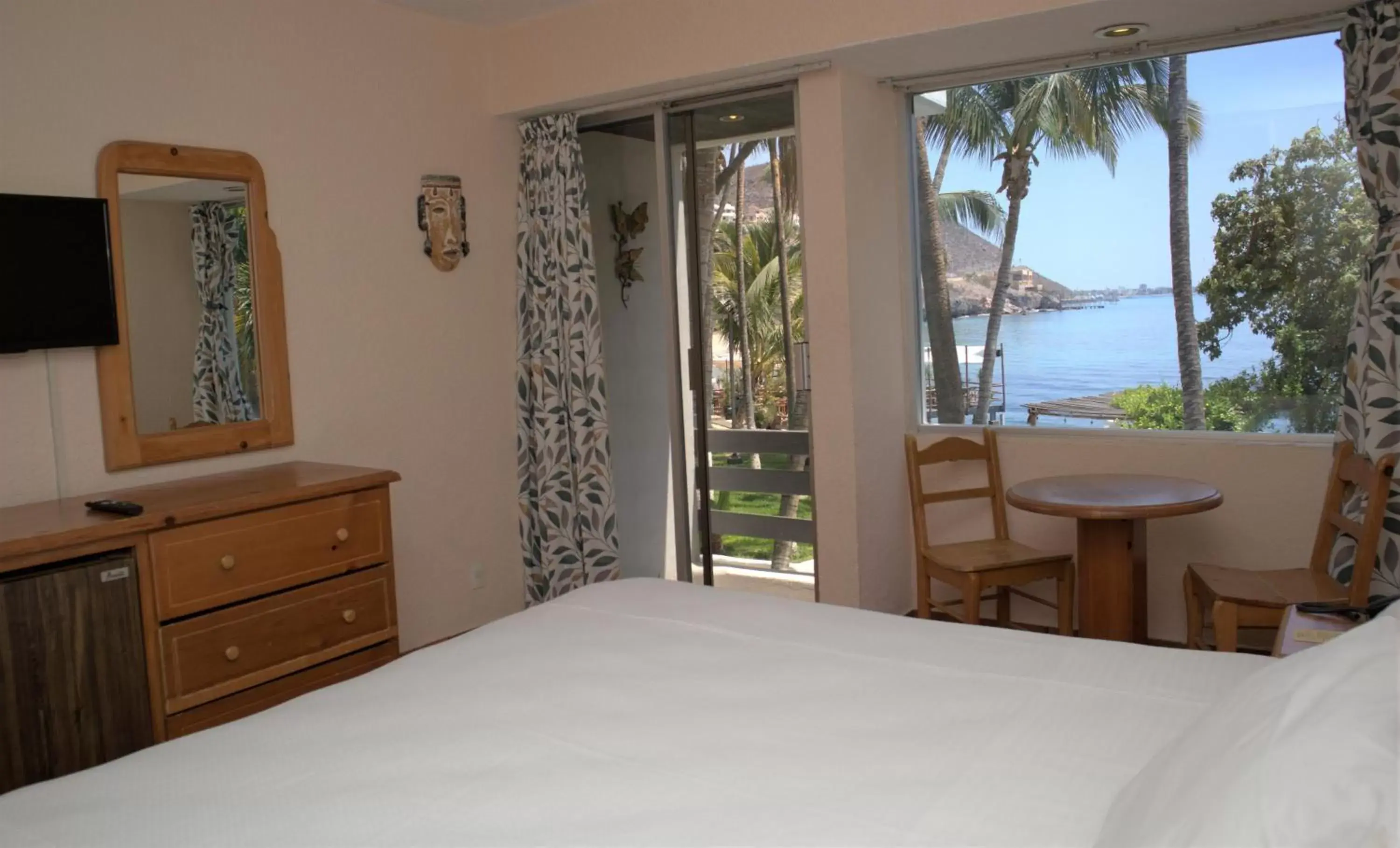 Bed in La Concha Beach Hotel & Club