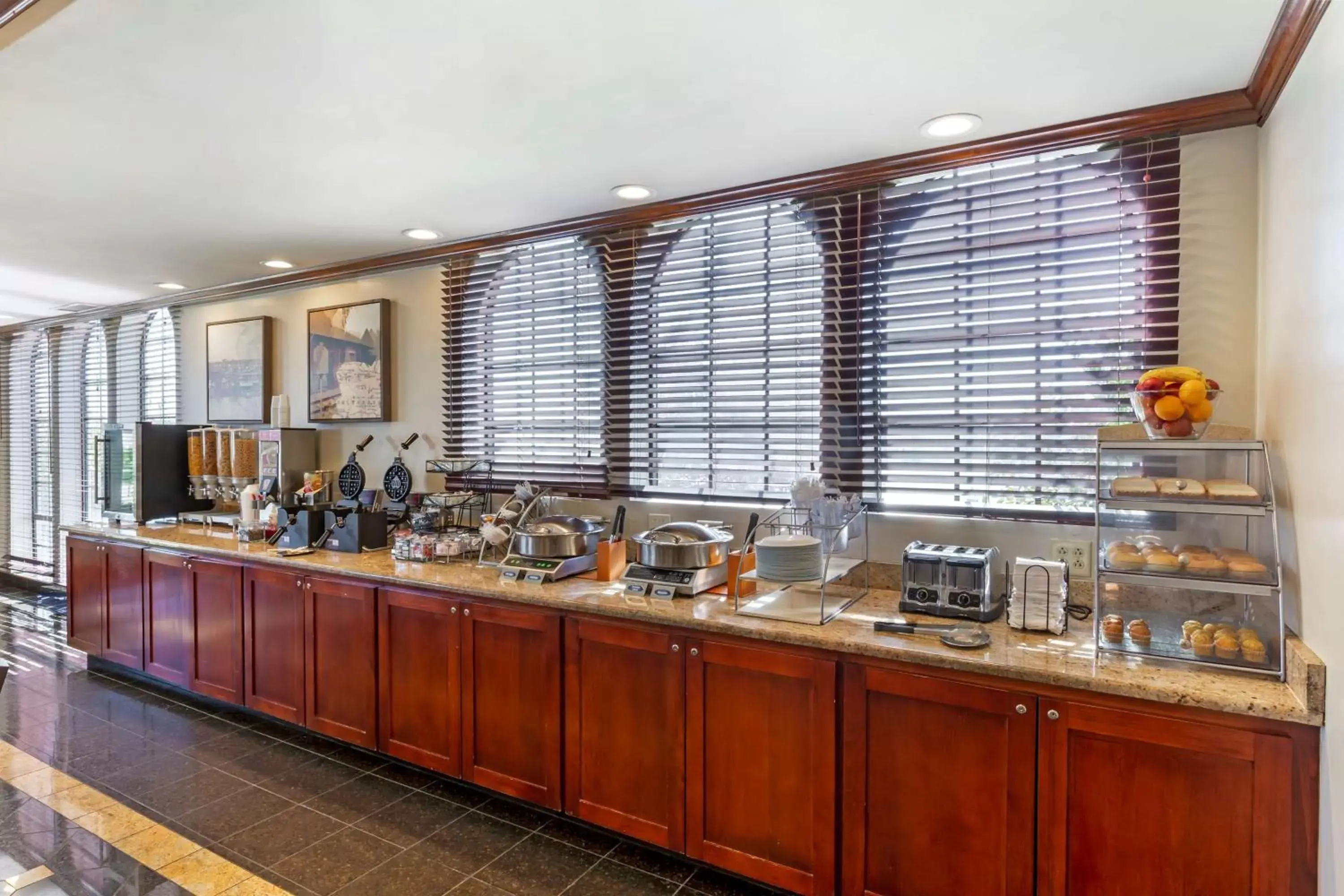 Breakfast in Best Western Plus South Hill Inn Breakfast in Best Western Plus South Hill Inn