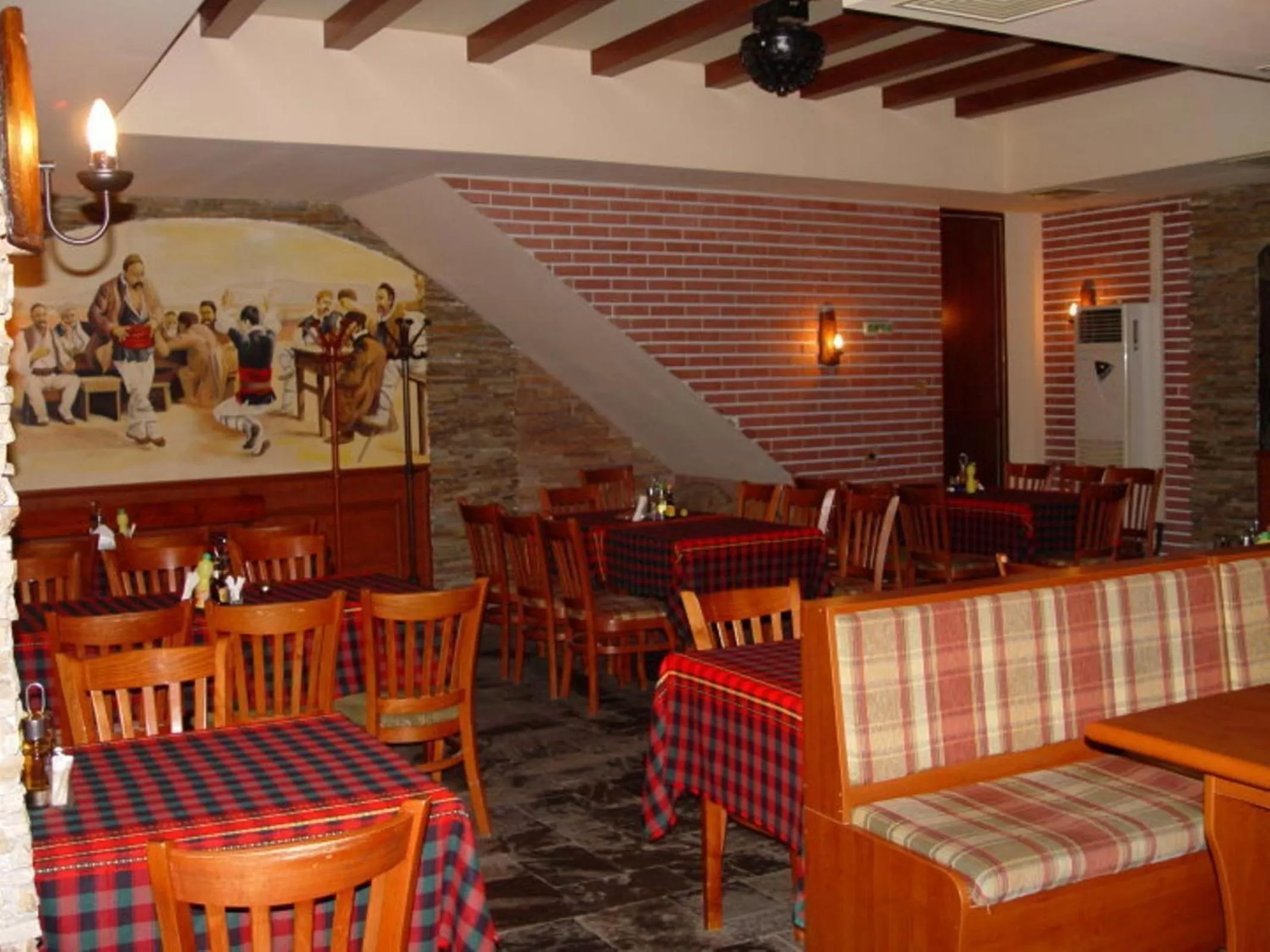 Restaurant/places to eat in Hotel Trayana