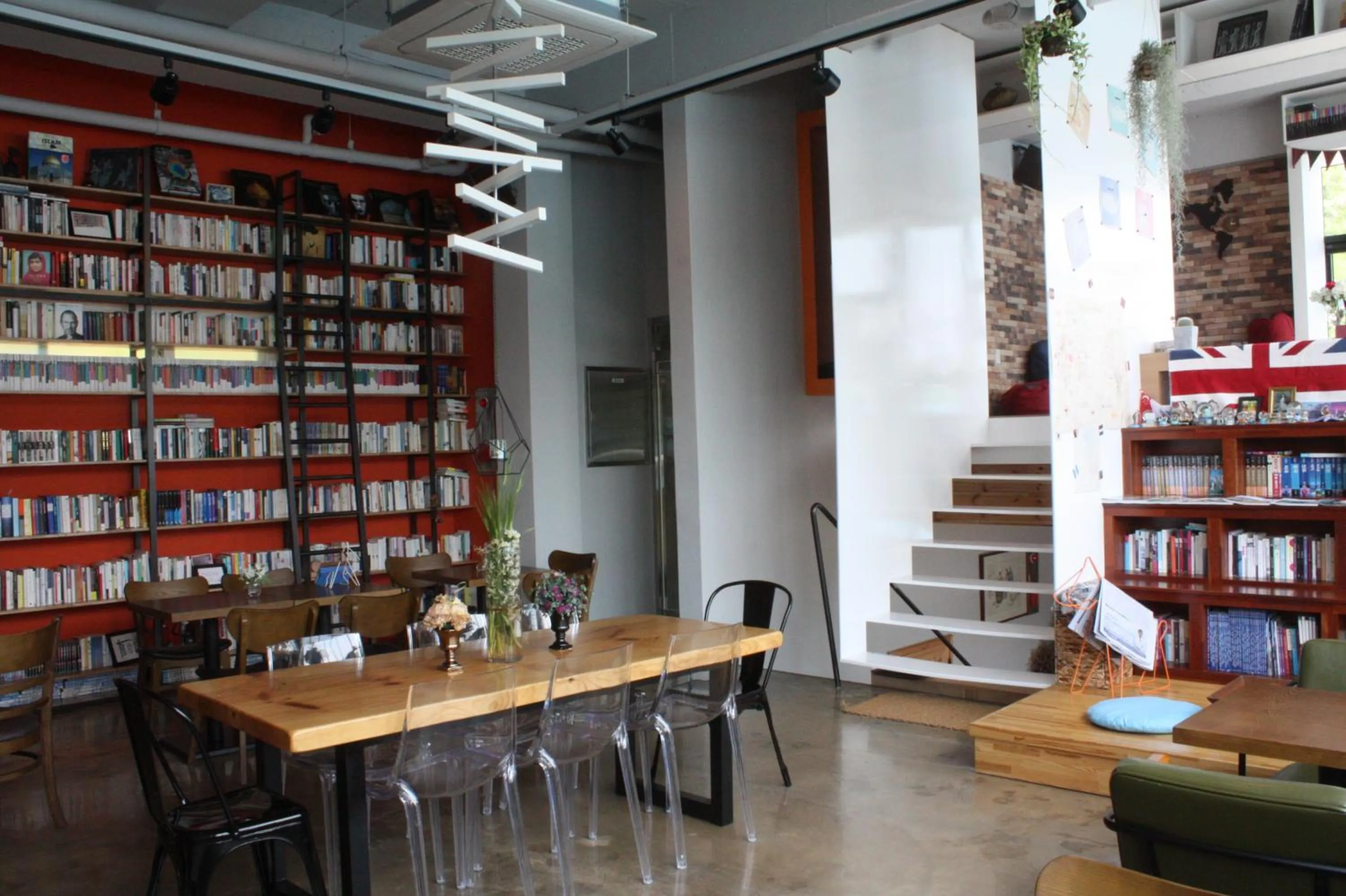 Library in Andong Poong-gyung HOSTEL n LIBRARY