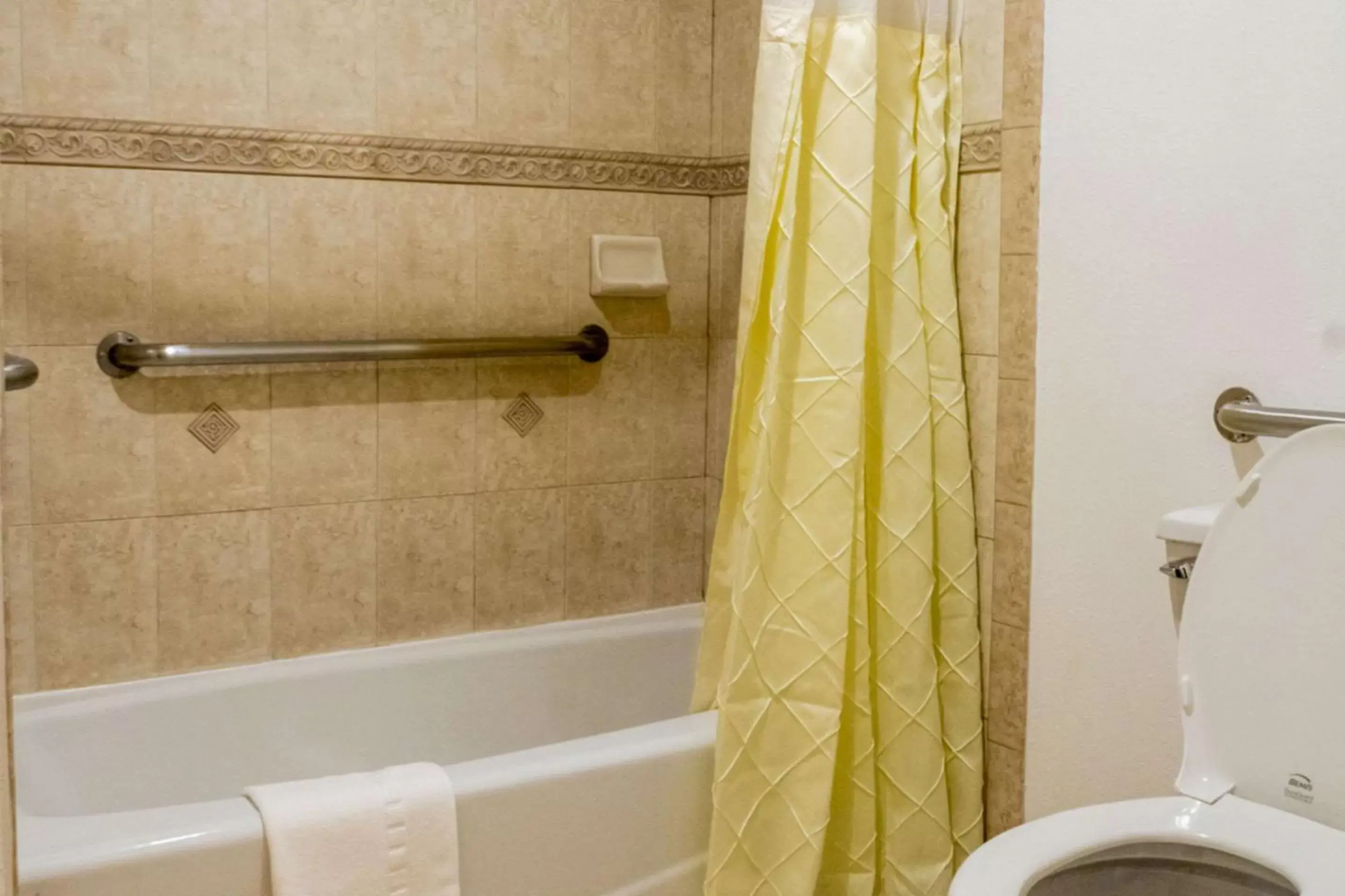 Bathroom in Rodeway Inn & Suites Colton-Riverside