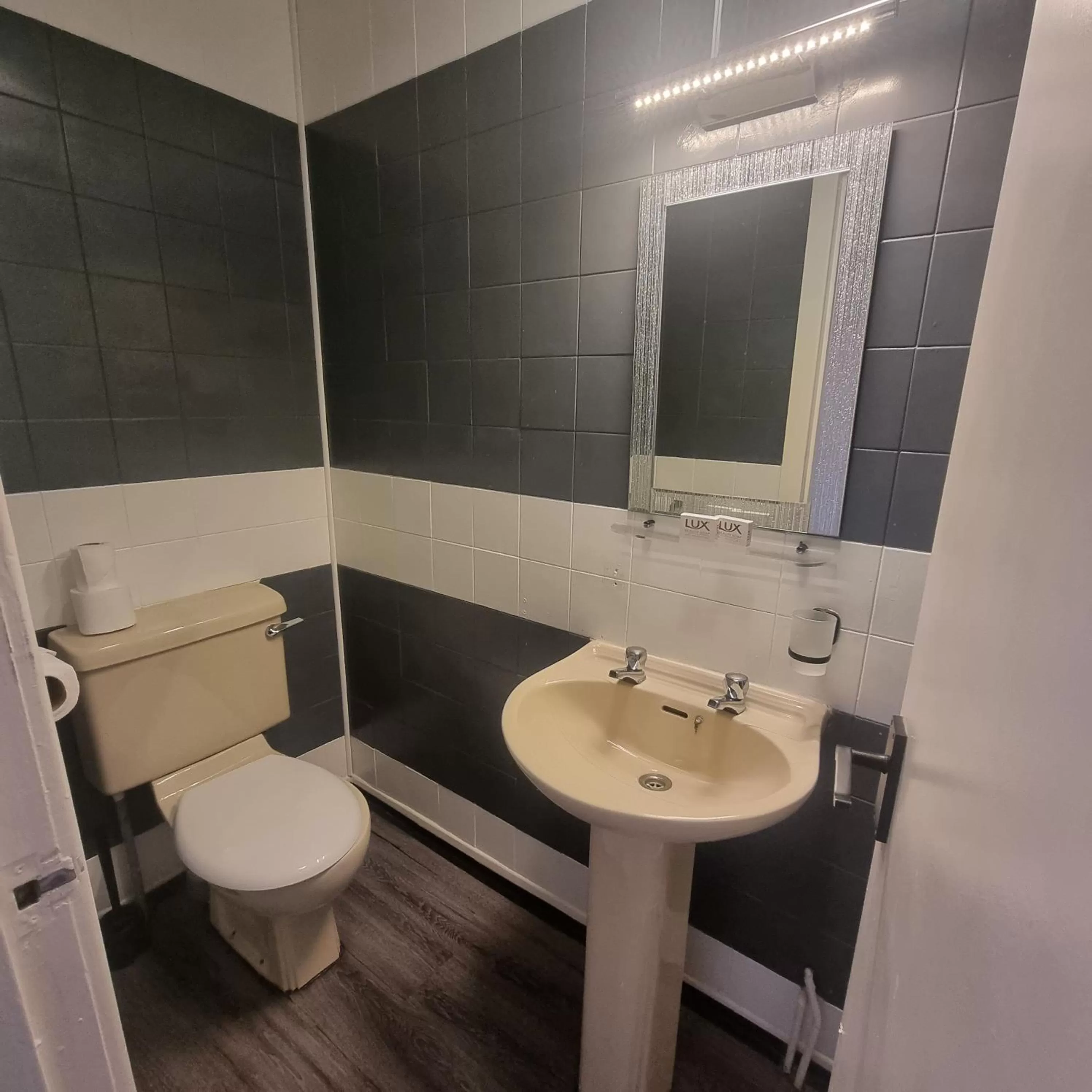 Palm Beach Hotel by the Sea