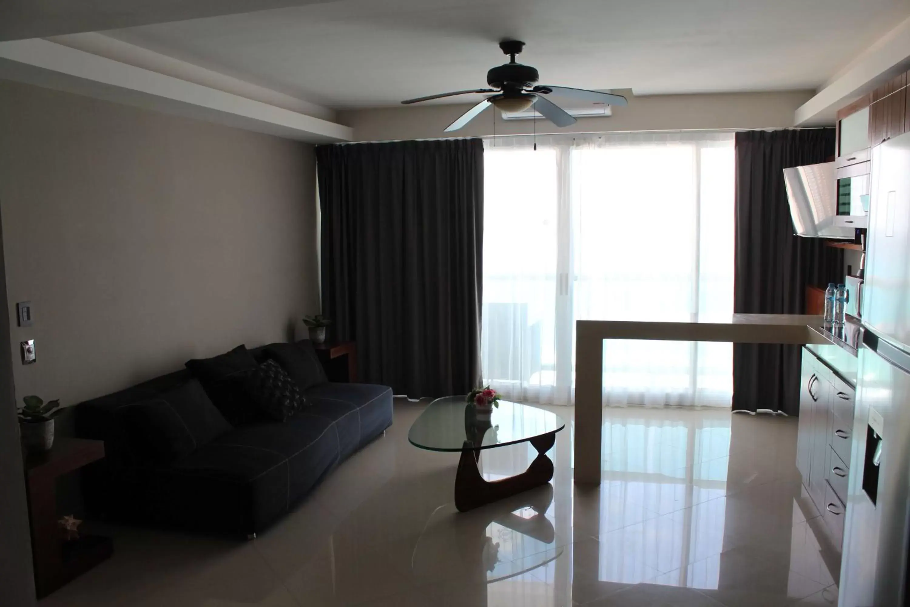 Living room, Seating Area in Ocean Dream Cancun by GuruHotel