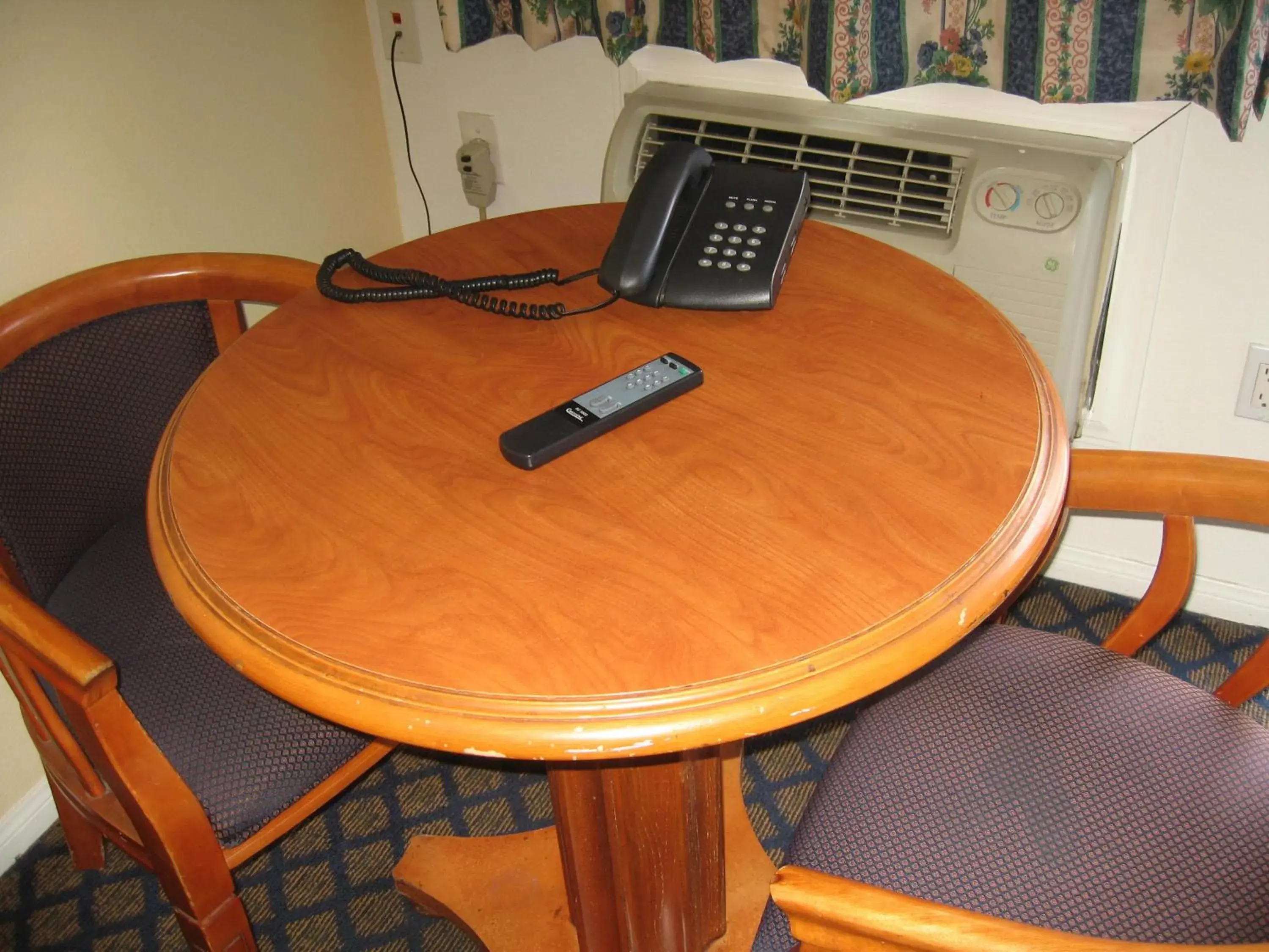 Seating area in Tower Motel Long Beach