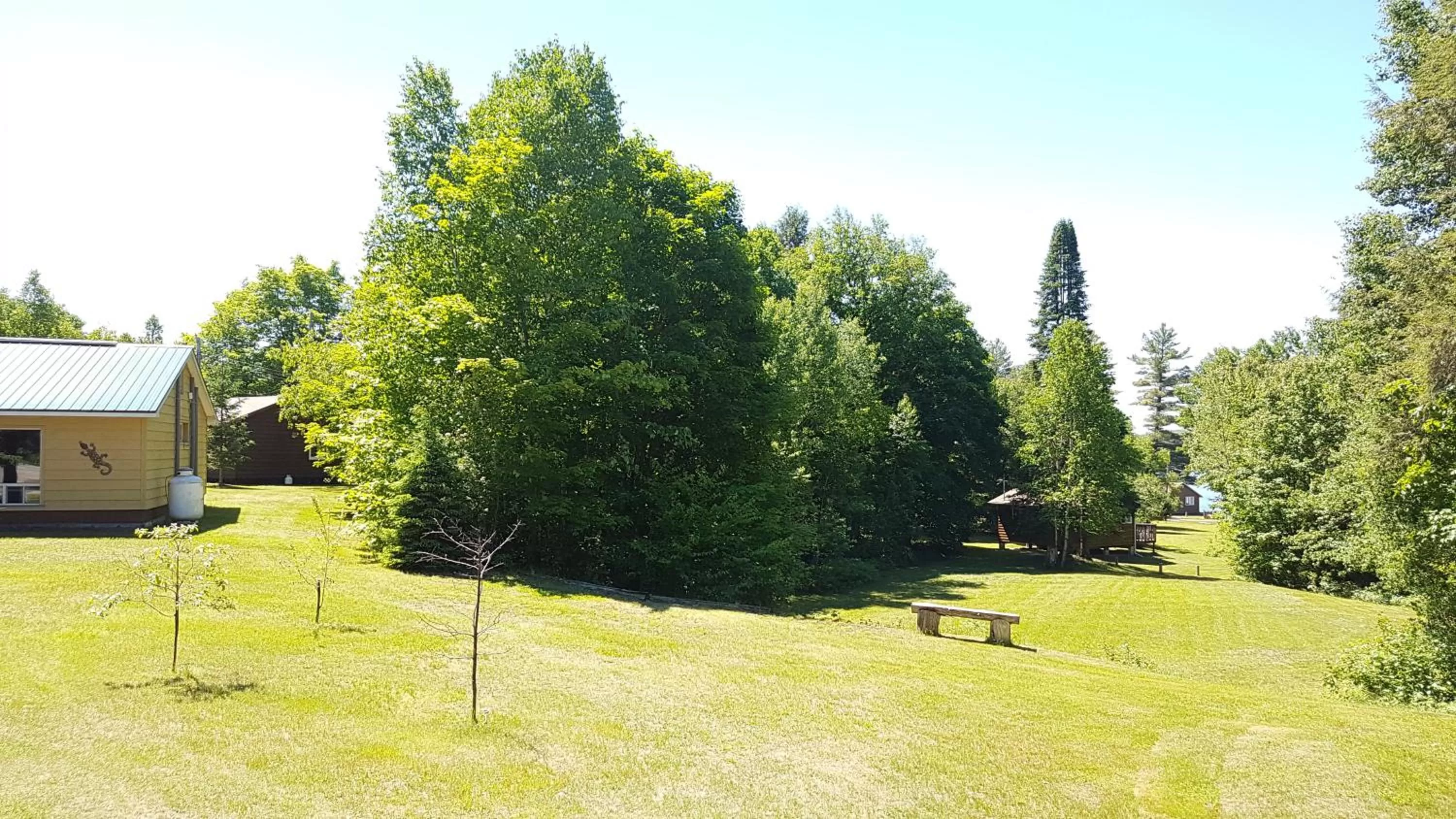 Property building in Parkway Cottage Resort and Trading Post