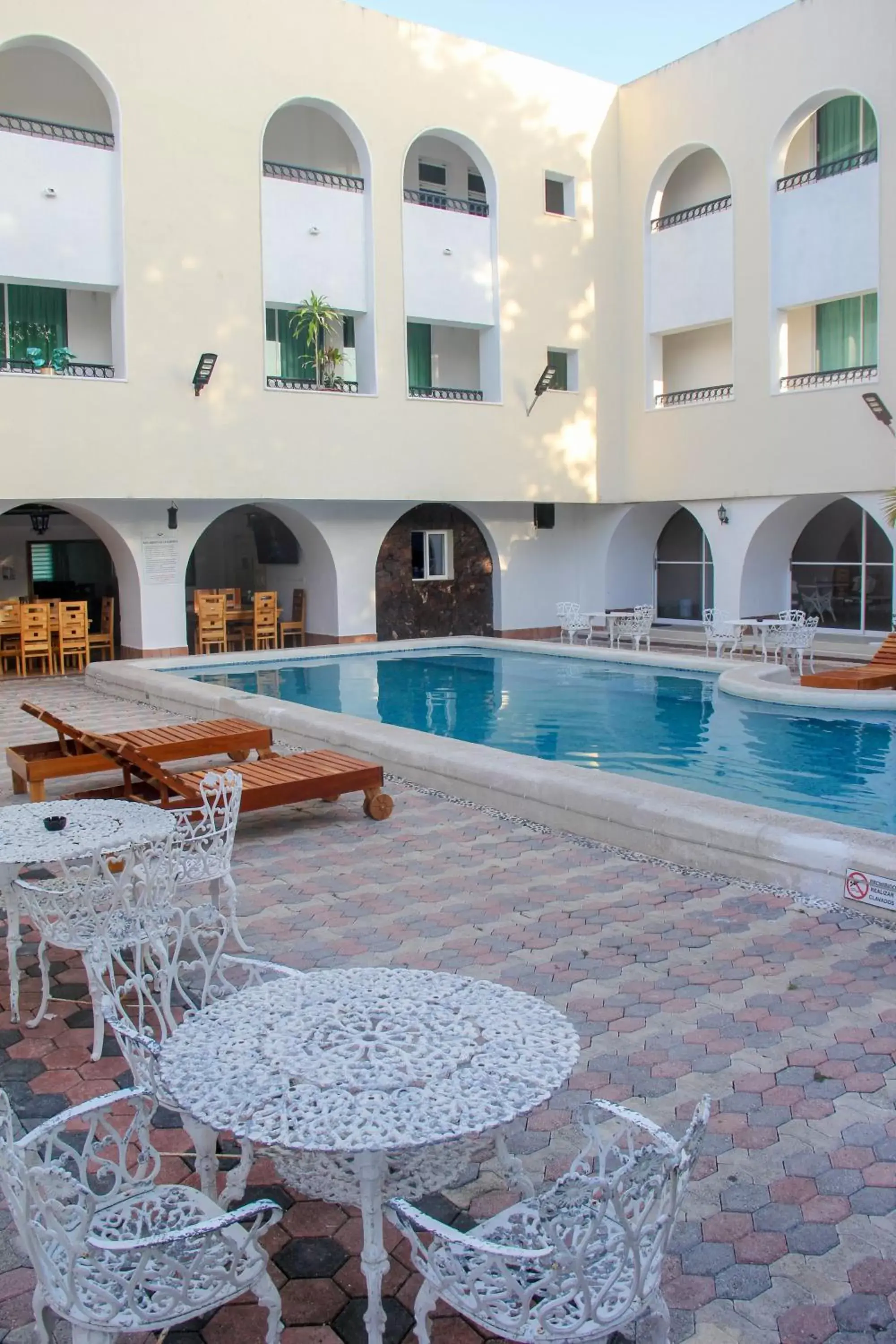 Swimming Pool in Hotel Maria de Lourdes