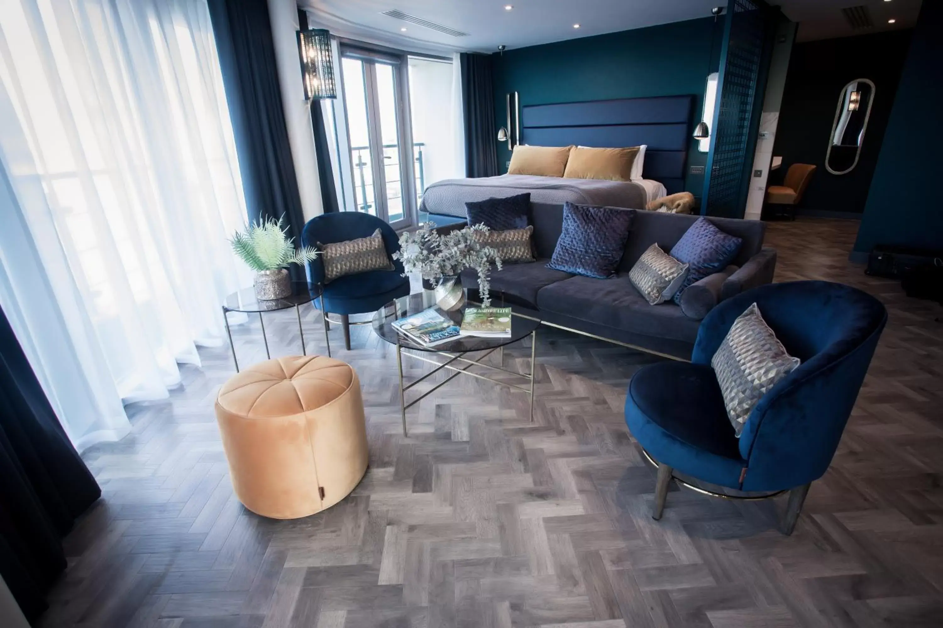 Living room, Seating Area in Waterfront Southport Hotel