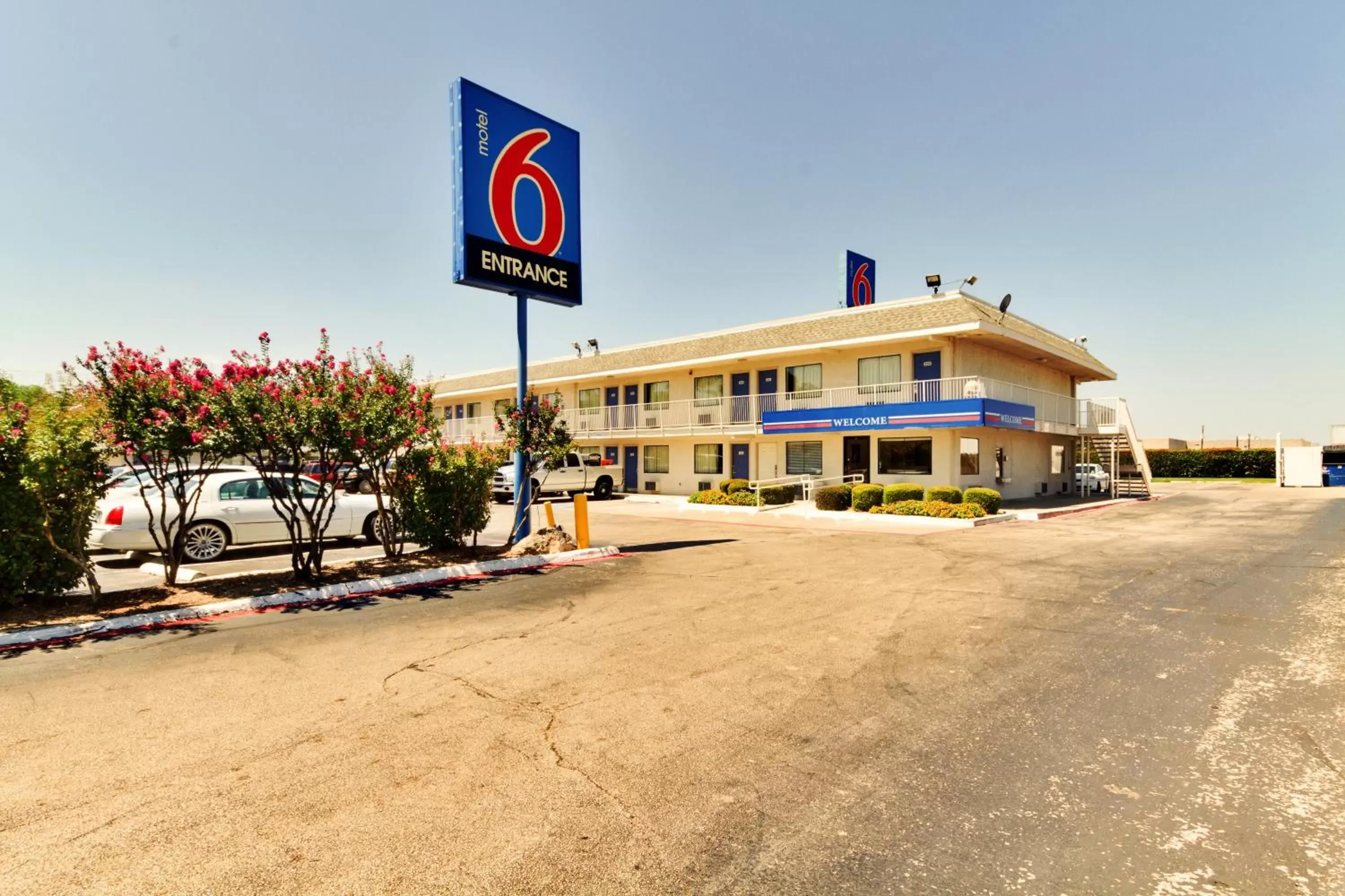 Facade/entrance, Property Building in Motel 6-Irving, TX - Dallas