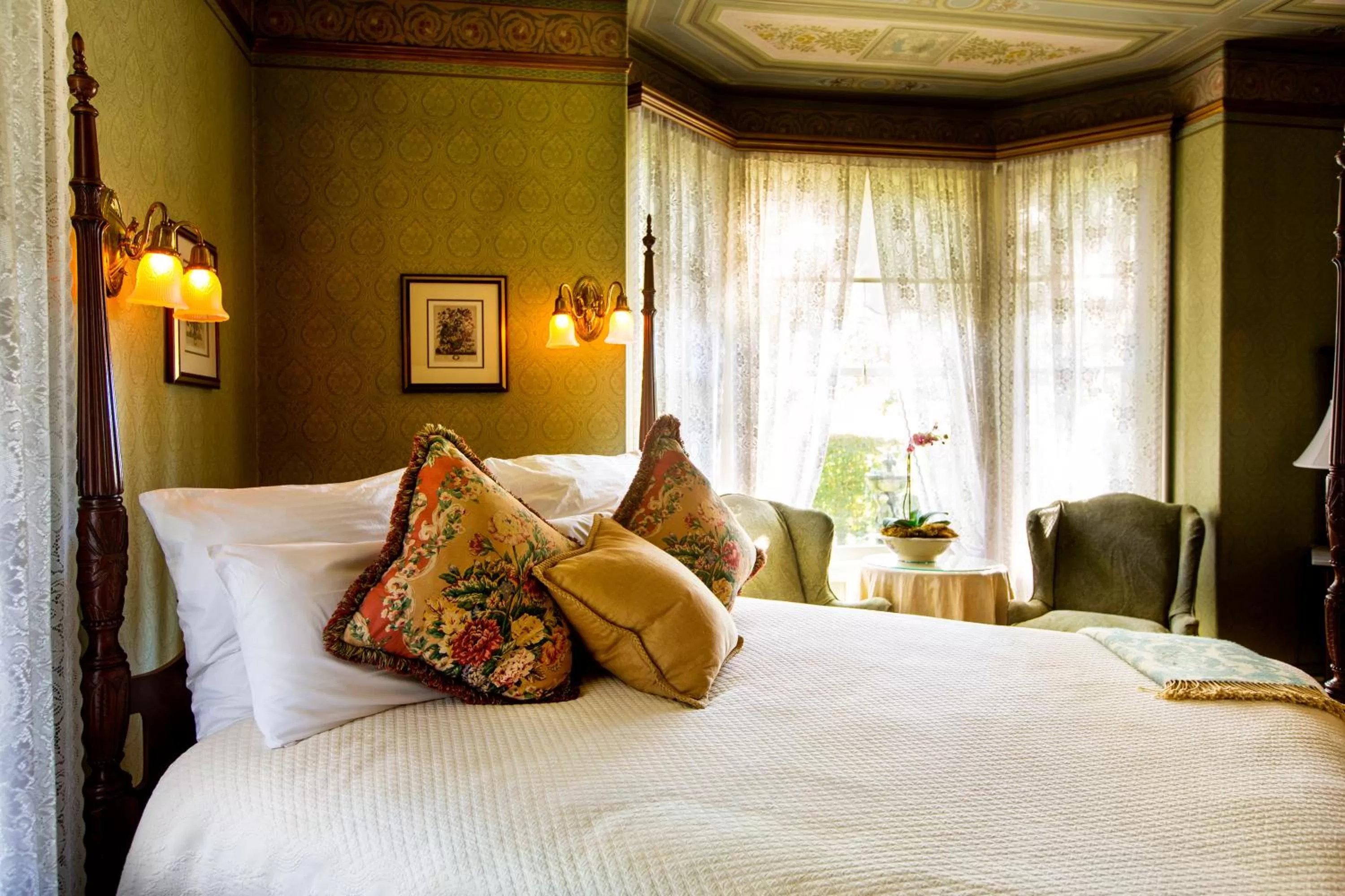 Bed in Simpson House Inn