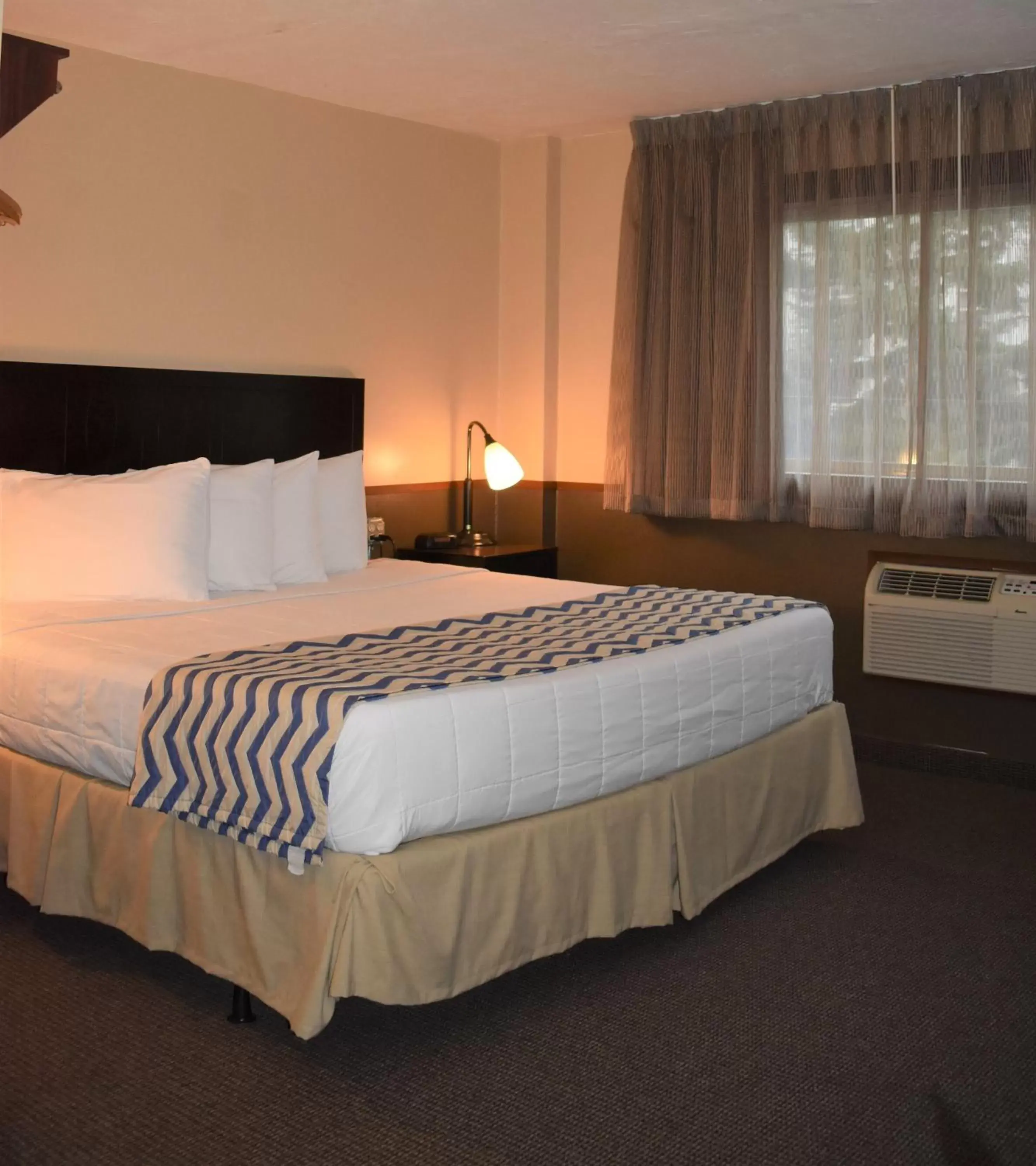 Bed in SureStay Hotel by Best Western Portland City Center