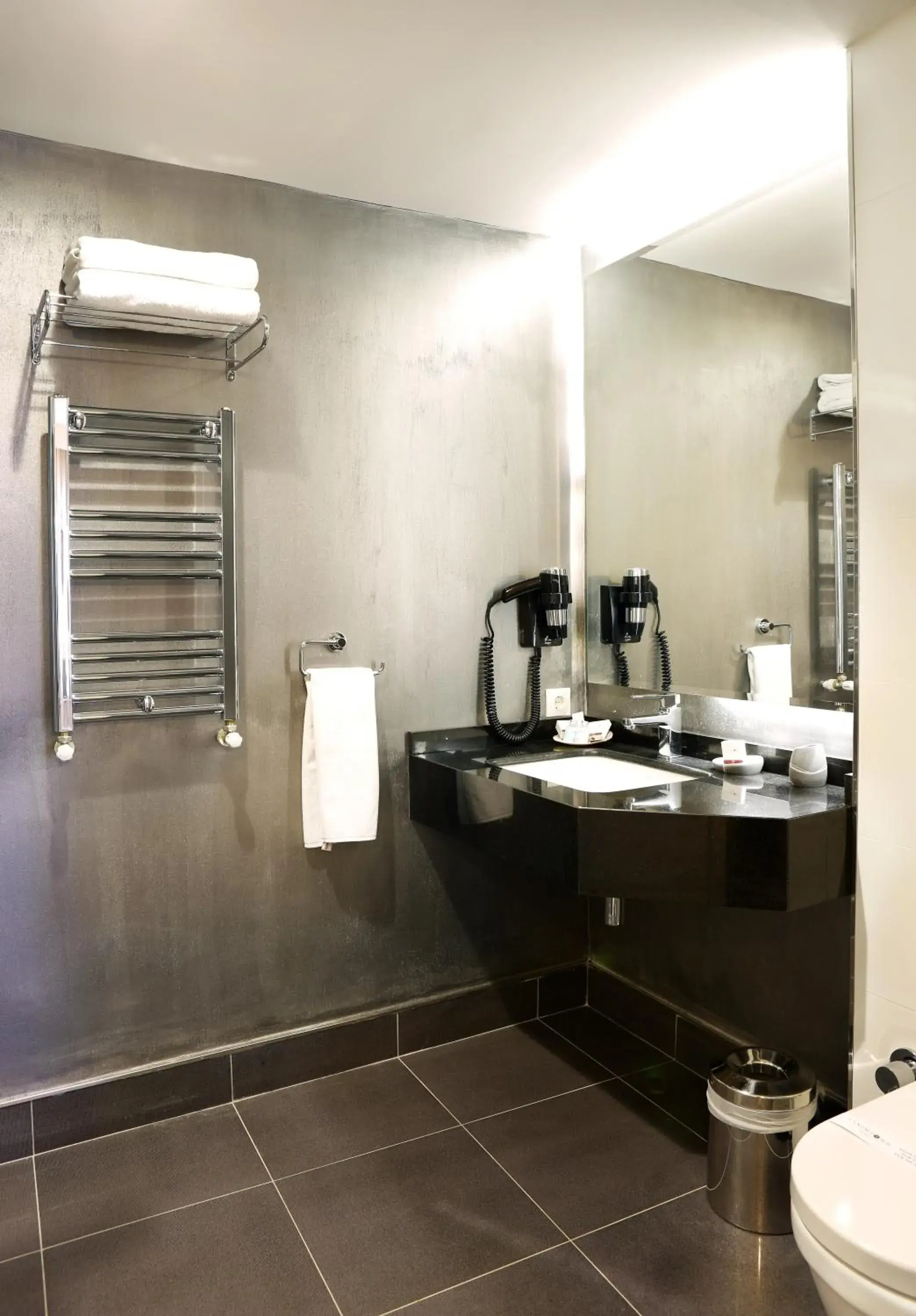 Bathroom in Taximtown Hotel