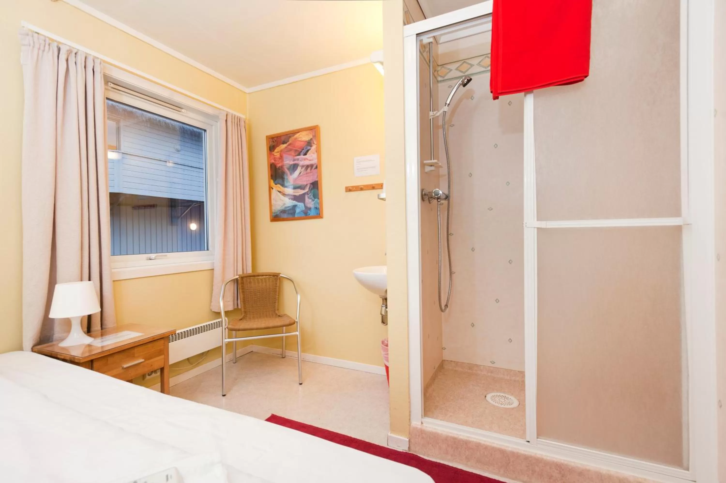 Shower, Bed in Stavanger Bed & Breakfast