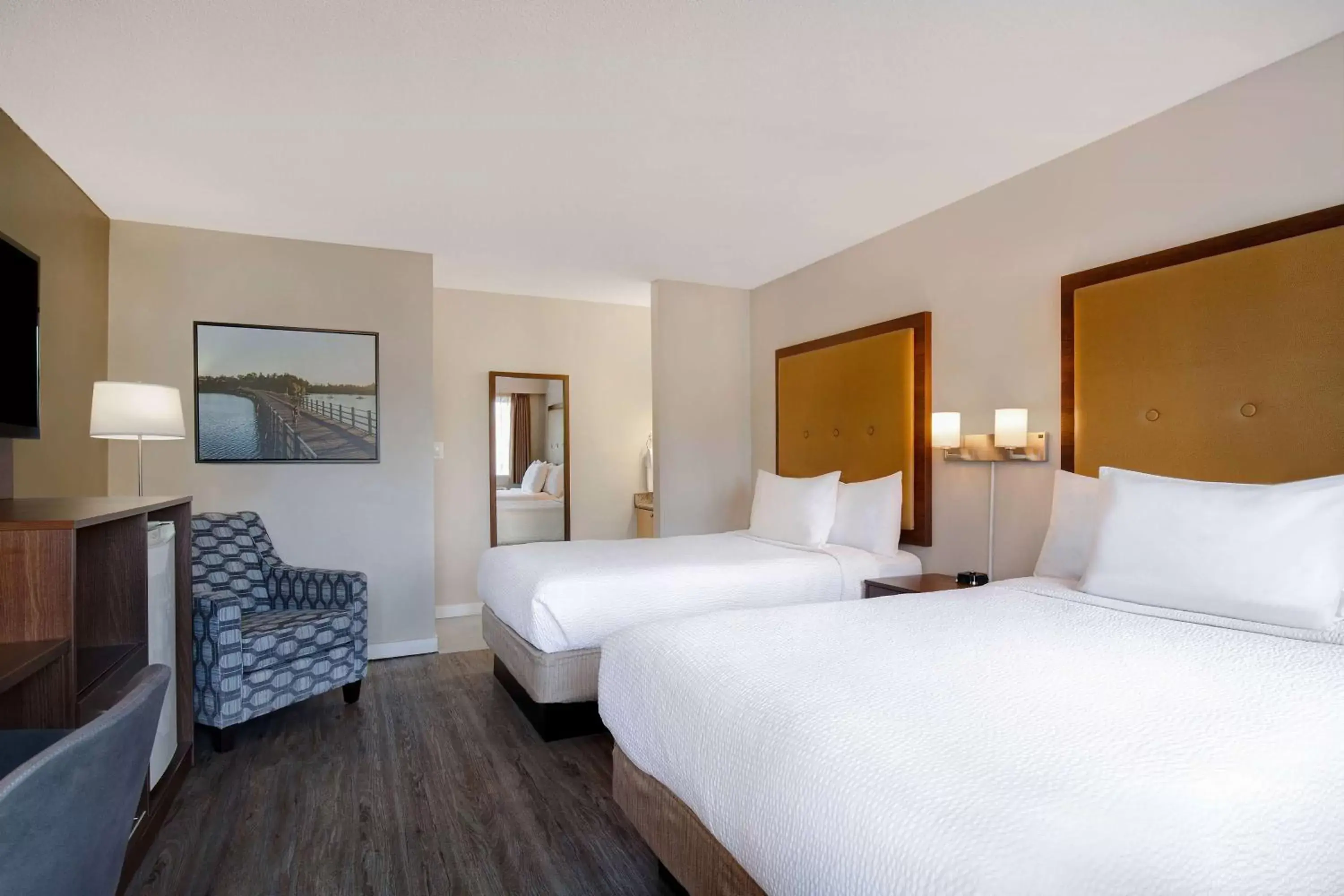 Photo of the whole room, Bed in Days Inn by Wyndham Victoria Uptown Photo of the whole room, Bed in Days Inn by Wyndham Victoria Uptown