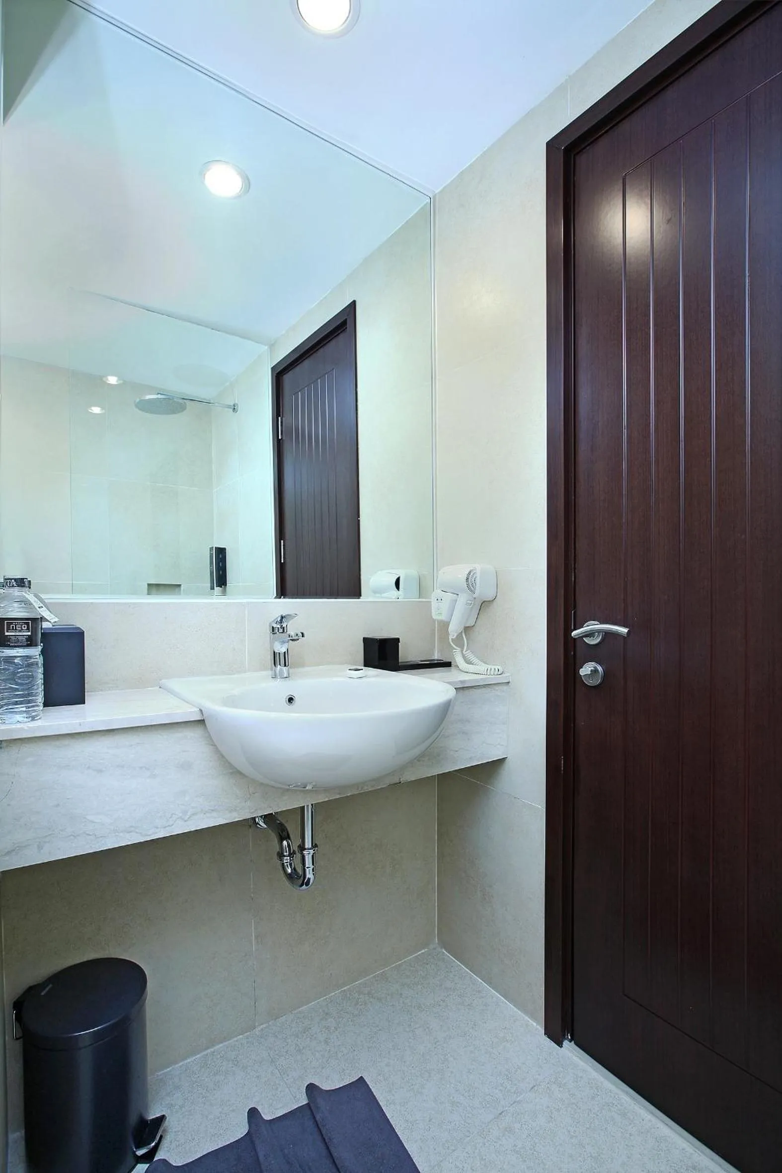 Bathroom in Hotel NEO Cirebon by ASTON