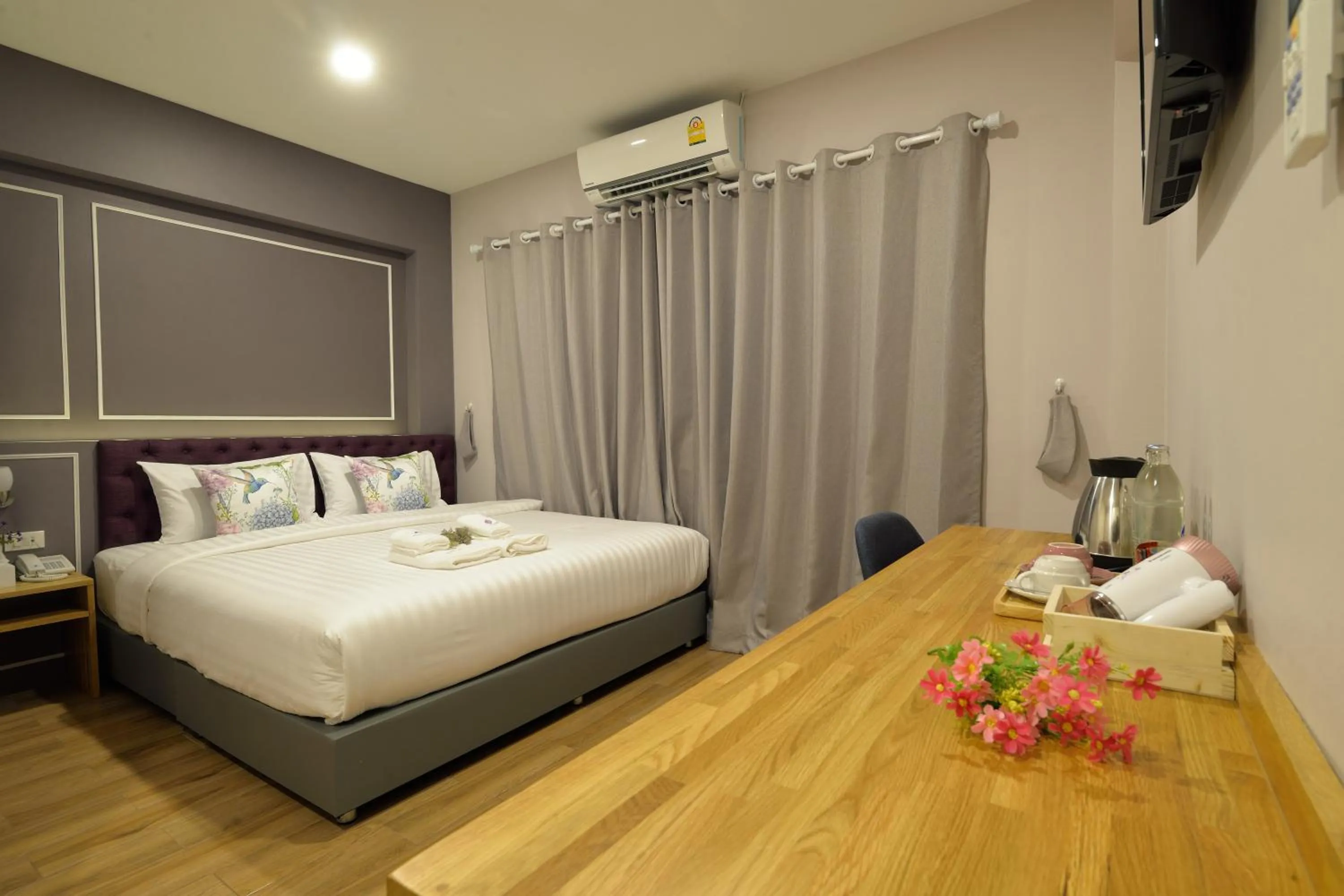 Bedroom, Bed in De Lavender Bangkok Hotel