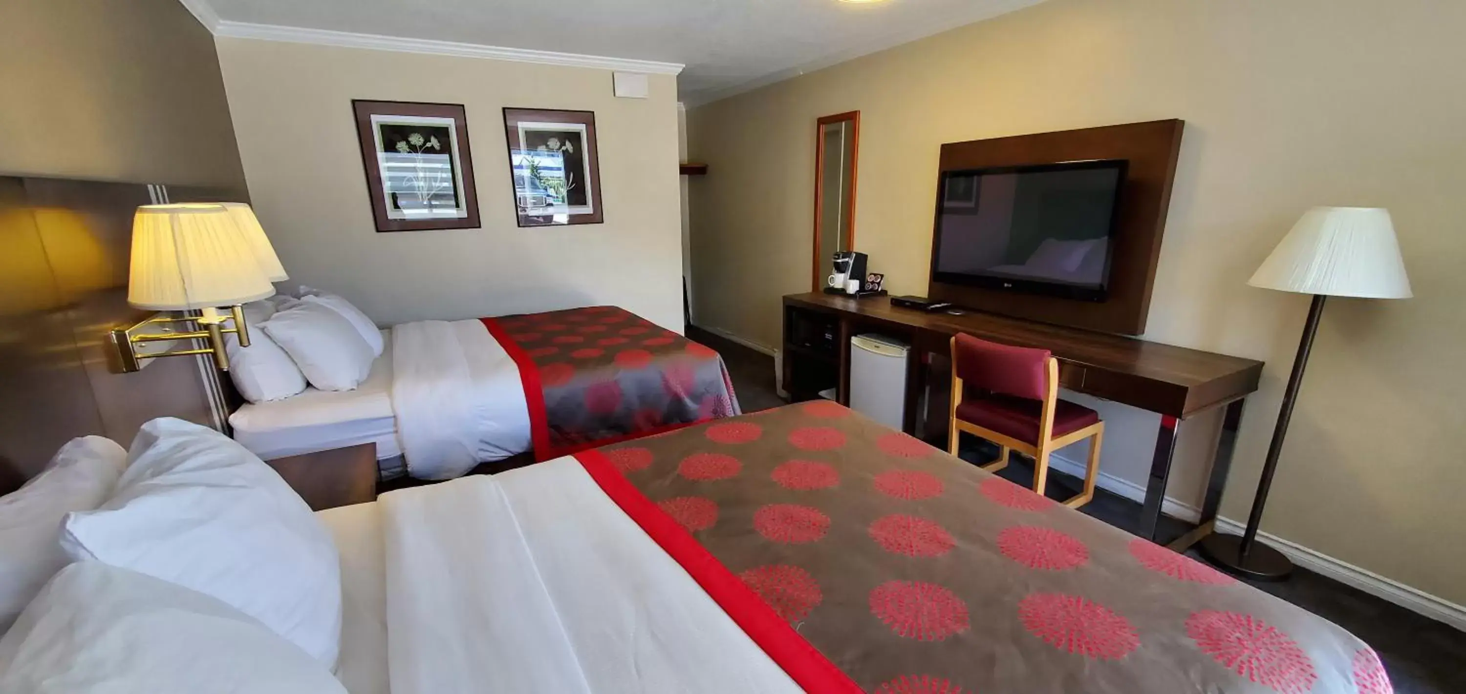 Bed in Grand Forks Inn