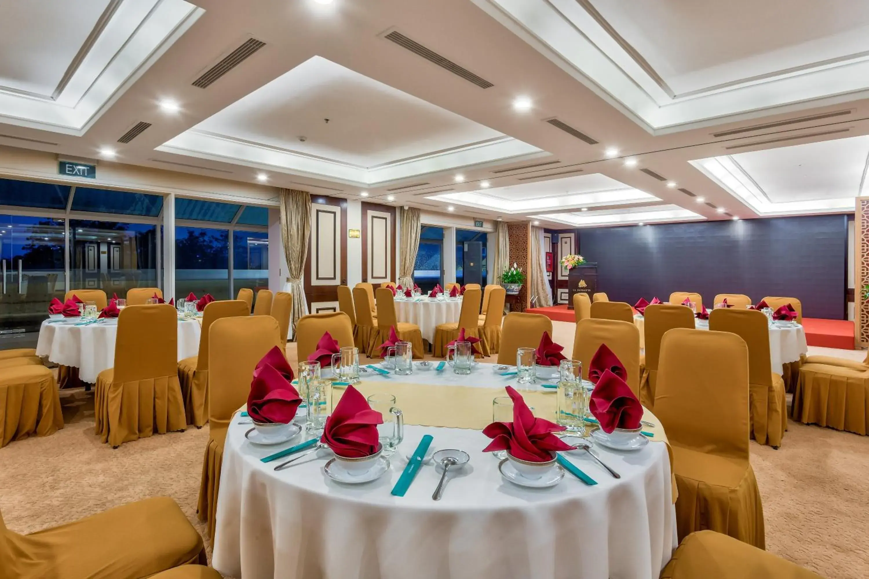 Restaurant/places to eat, Banquet Facilities in La Sapinette Hotel