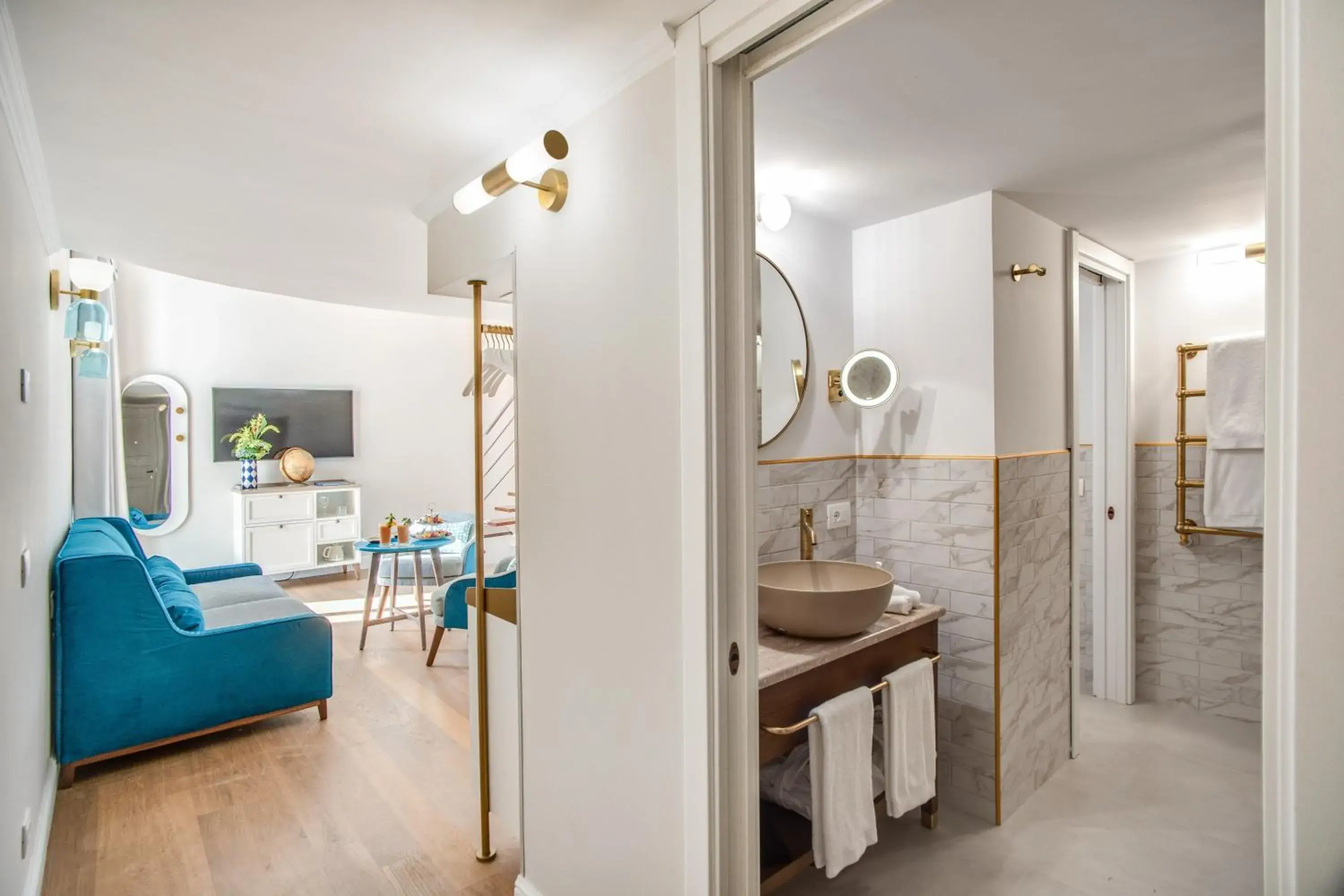Bedroom, Bathroom in Hotel Mediterraneo