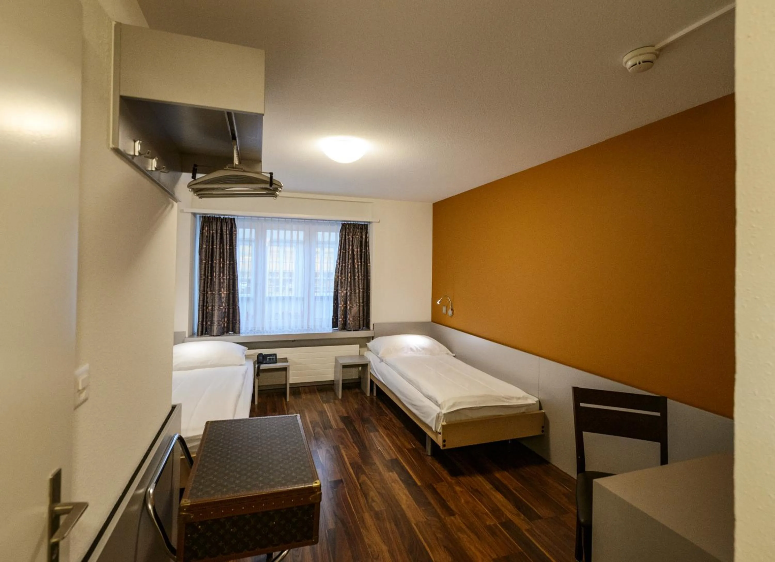 Photo of the whole room, Bed in Alexander Guesthouse Zurich Old Town