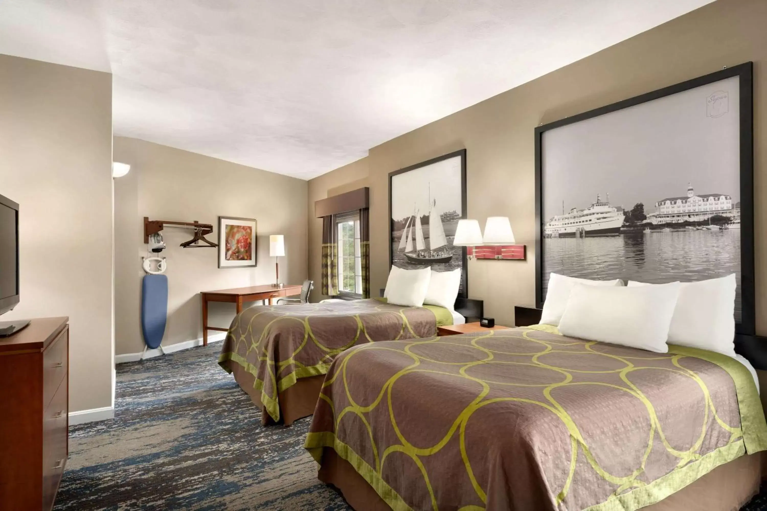 Photo of the whole room, Bed in Super 8 by Wyndham West Greenwich/Providence Photo of the whole room, Bed in Super 8 by Wyndham West Greenwich/Providence