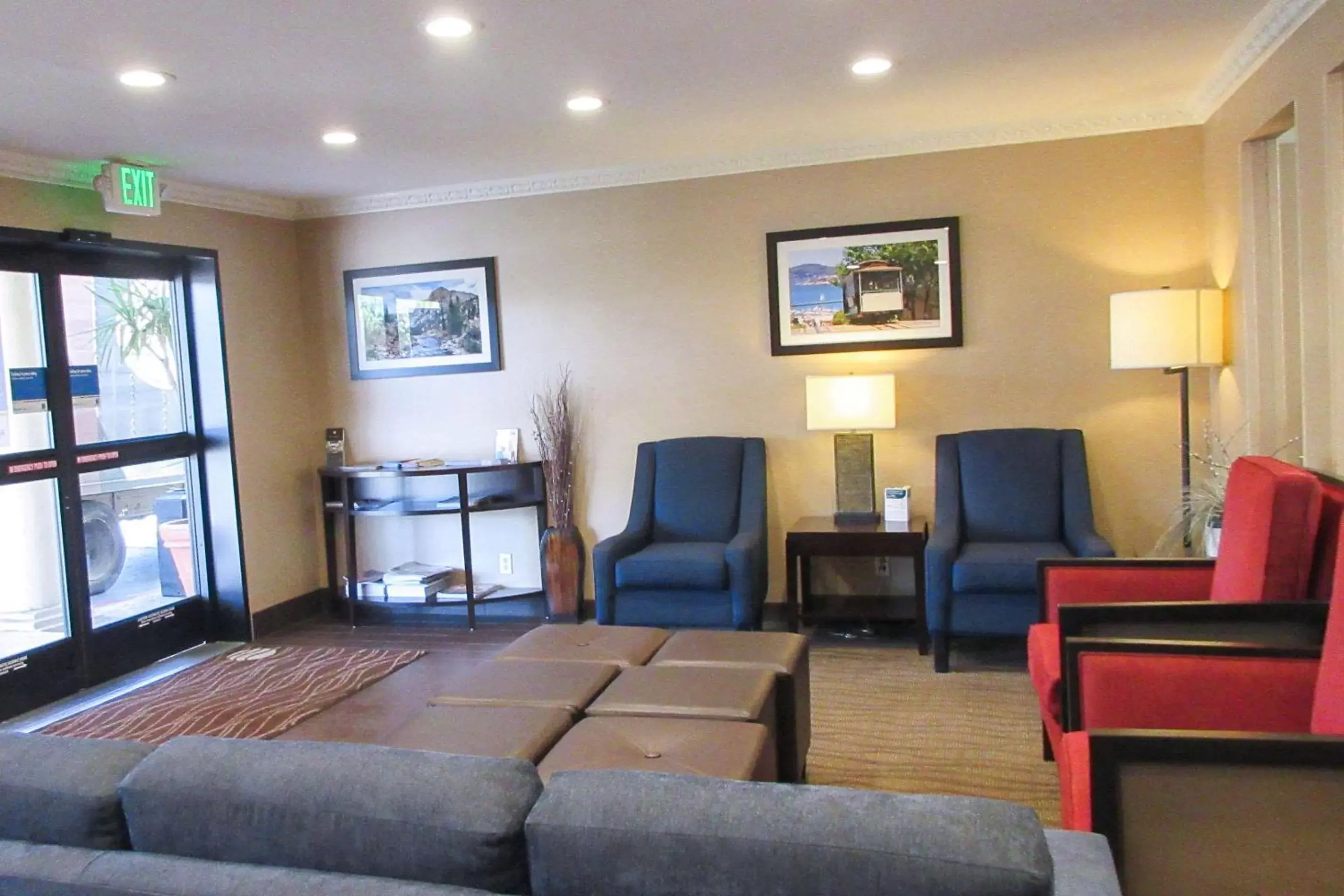 Lobby or reception, Seating Area in Comfort Inn Modesto