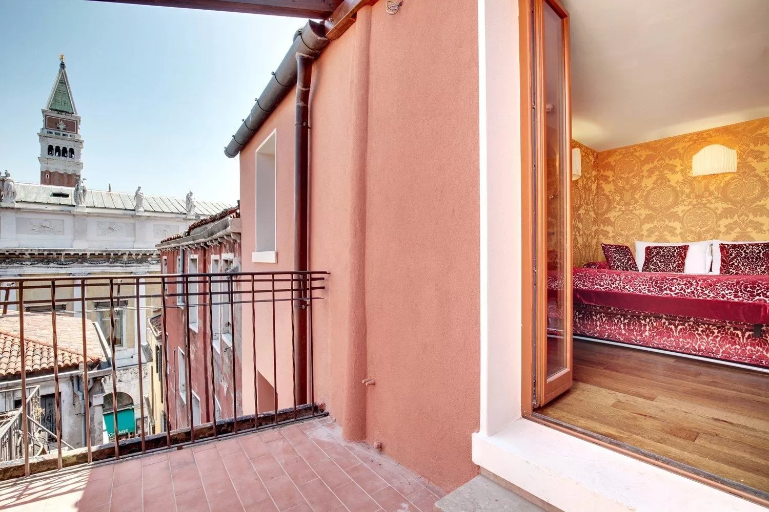 Nearby landmark, Bed in Hotel Casanova