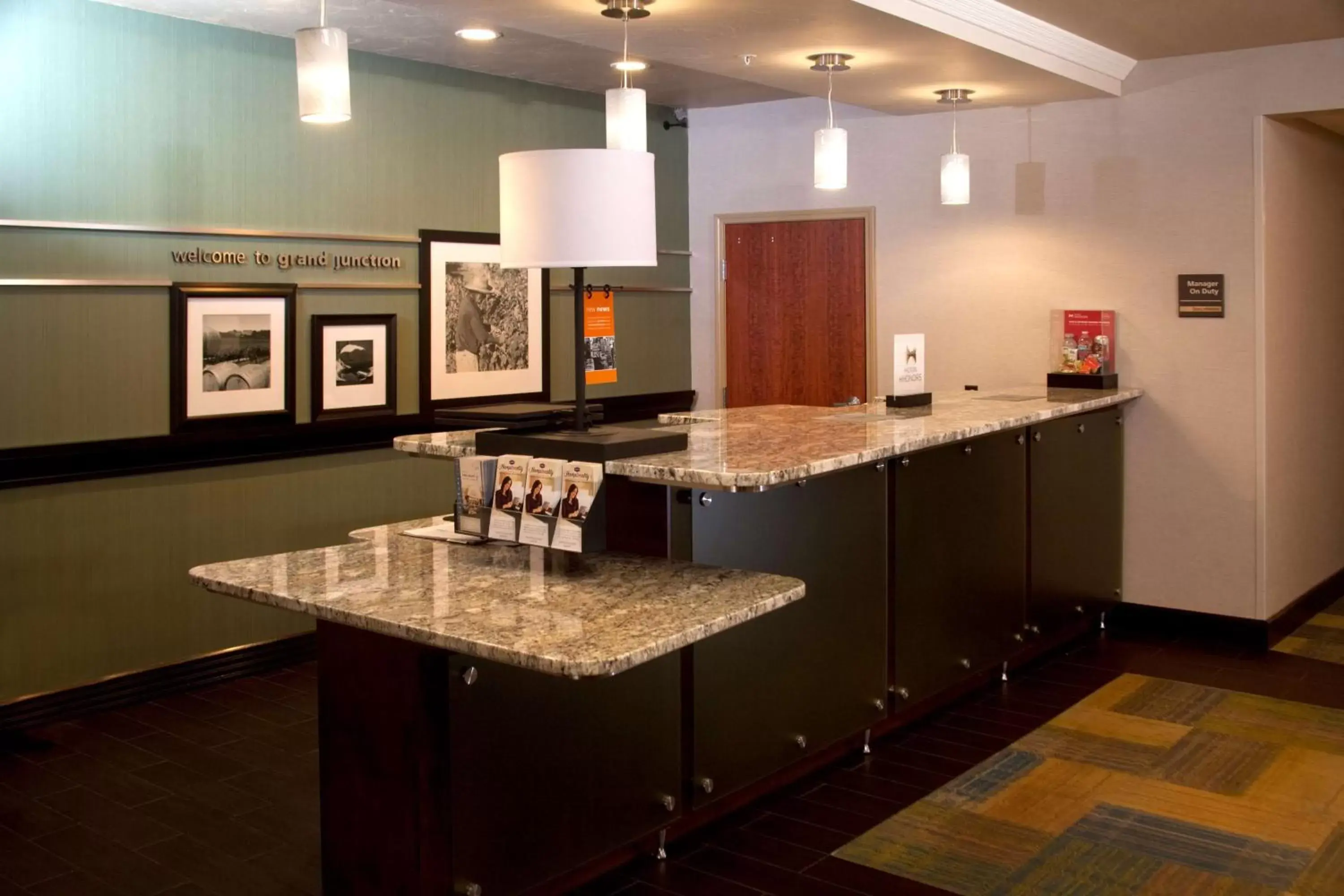 Lobby or reception, Kitchen/Kitchenette in Hampton Inn Grand Junction