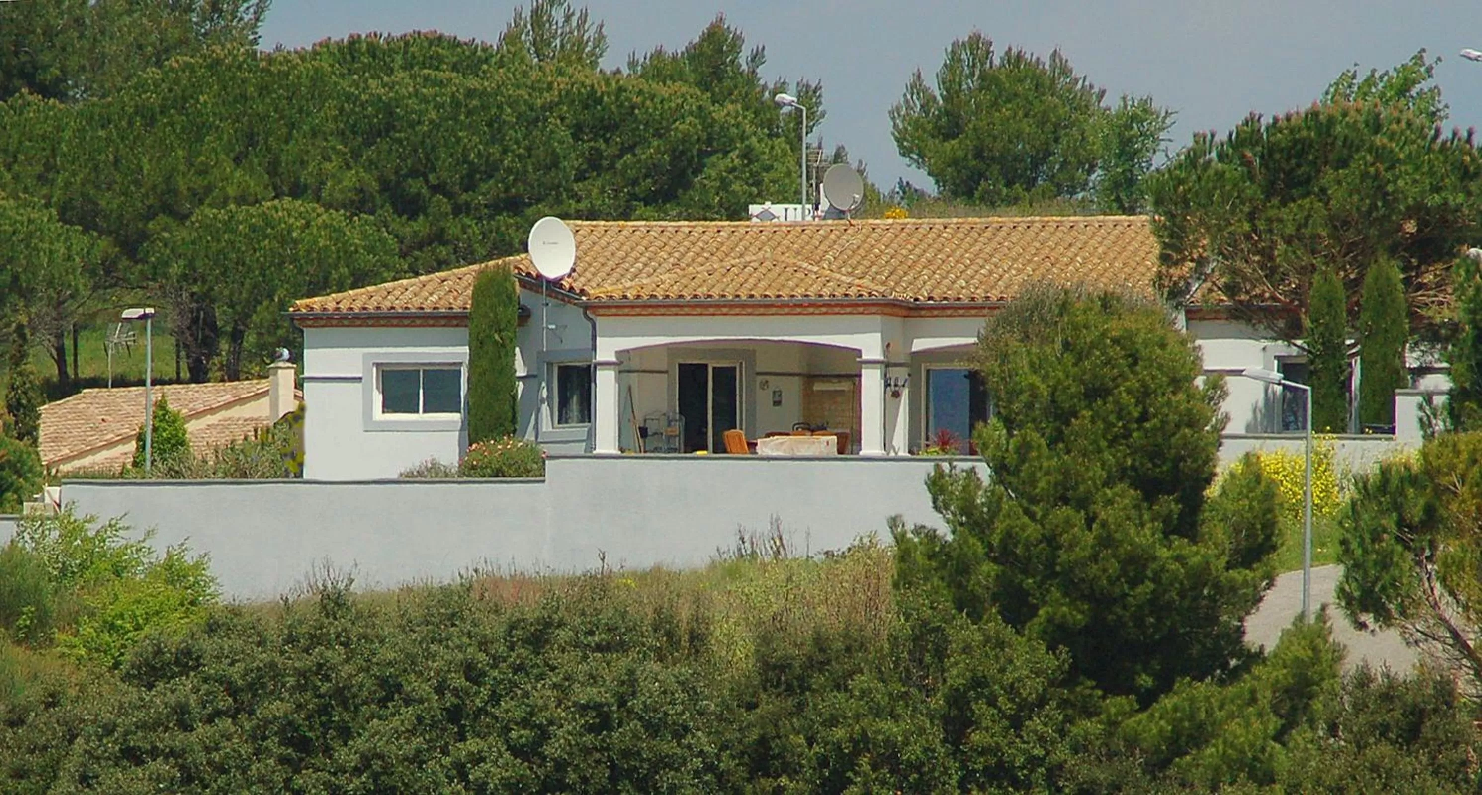 Property building in B&B-Les Balcons de Maragon