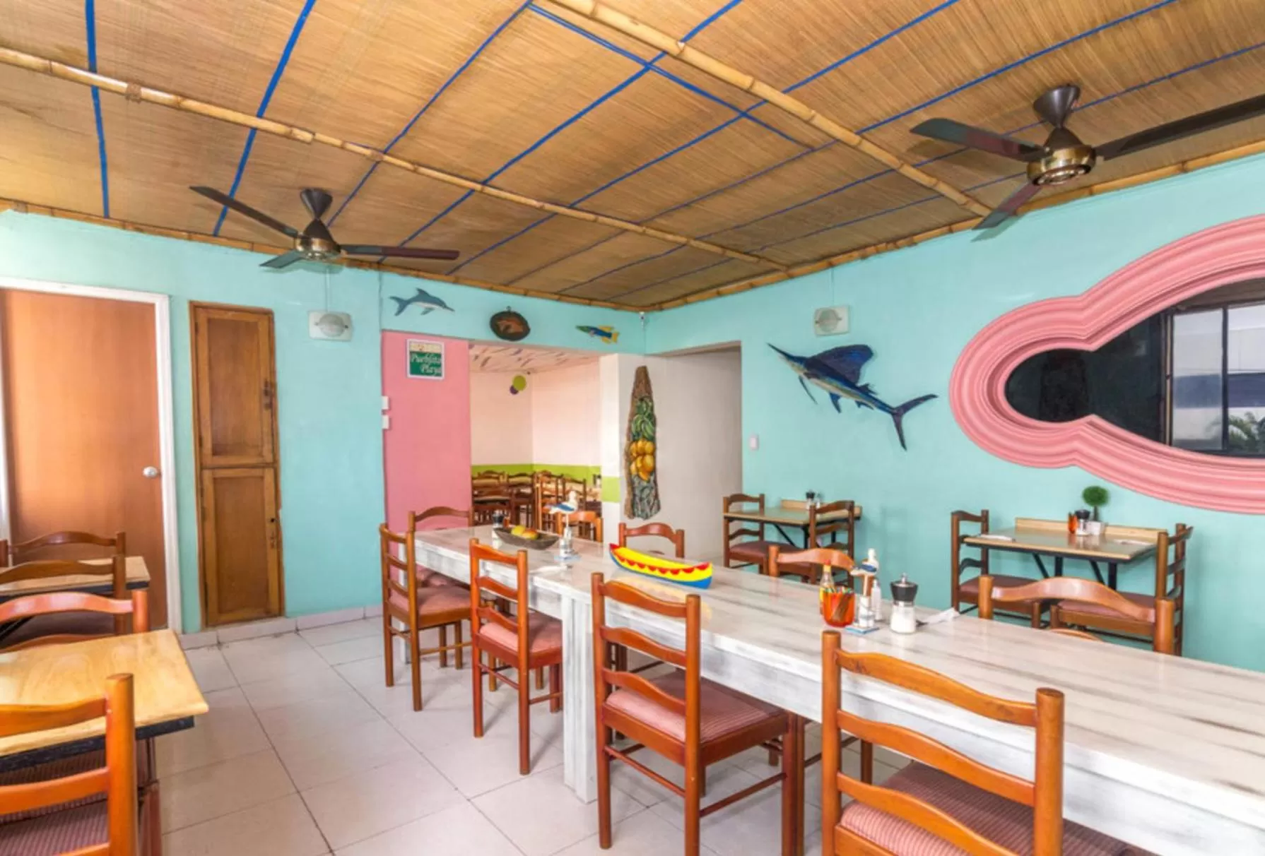 Restaurant/places to eat in Hotel Pueblito Playa