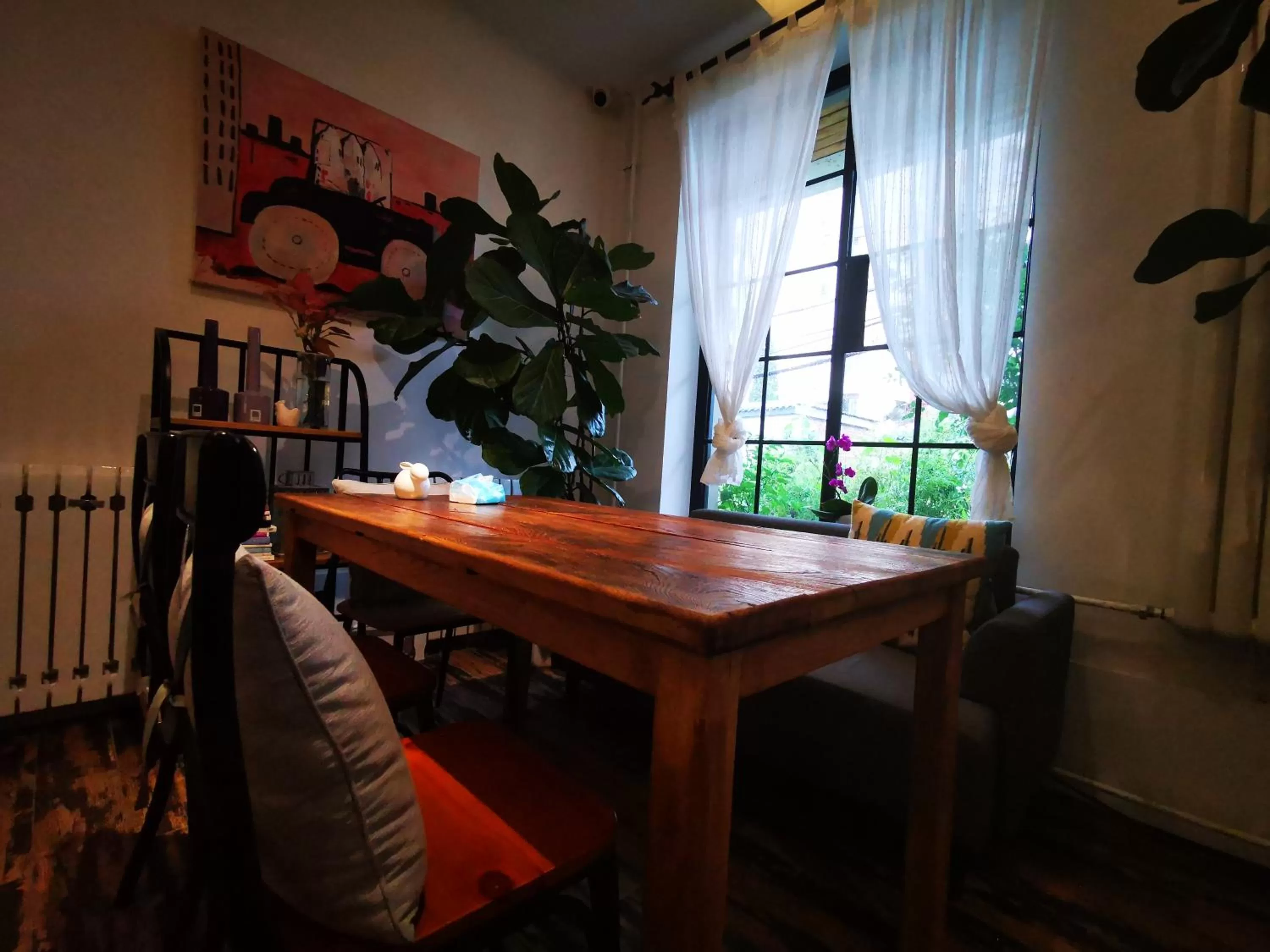 Communal lounge/ TV room, Dining Area in Beijing Shangchao Hotel