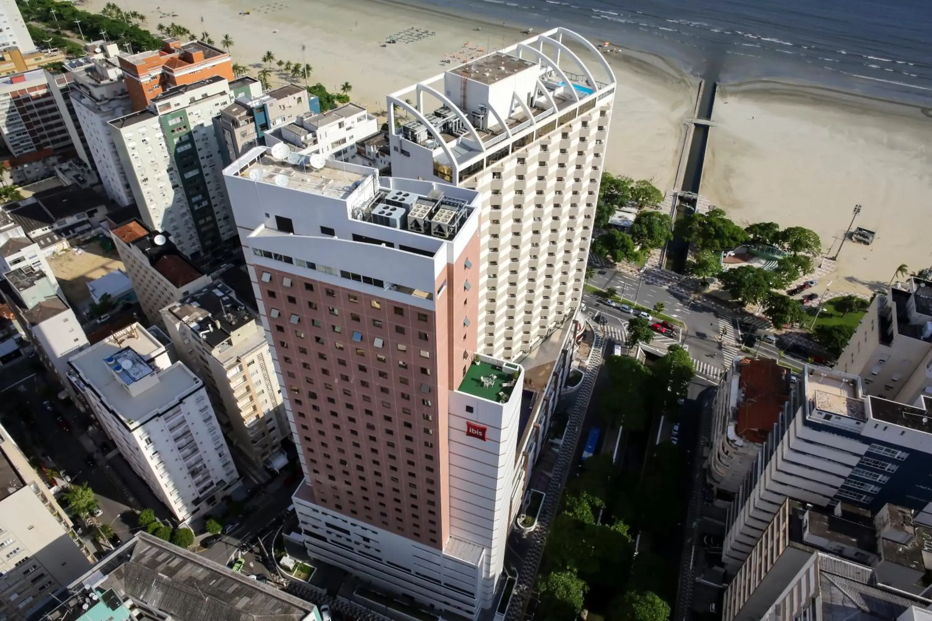 Property building, Bird's-eye View in ibis Santos Gonzaga Praia