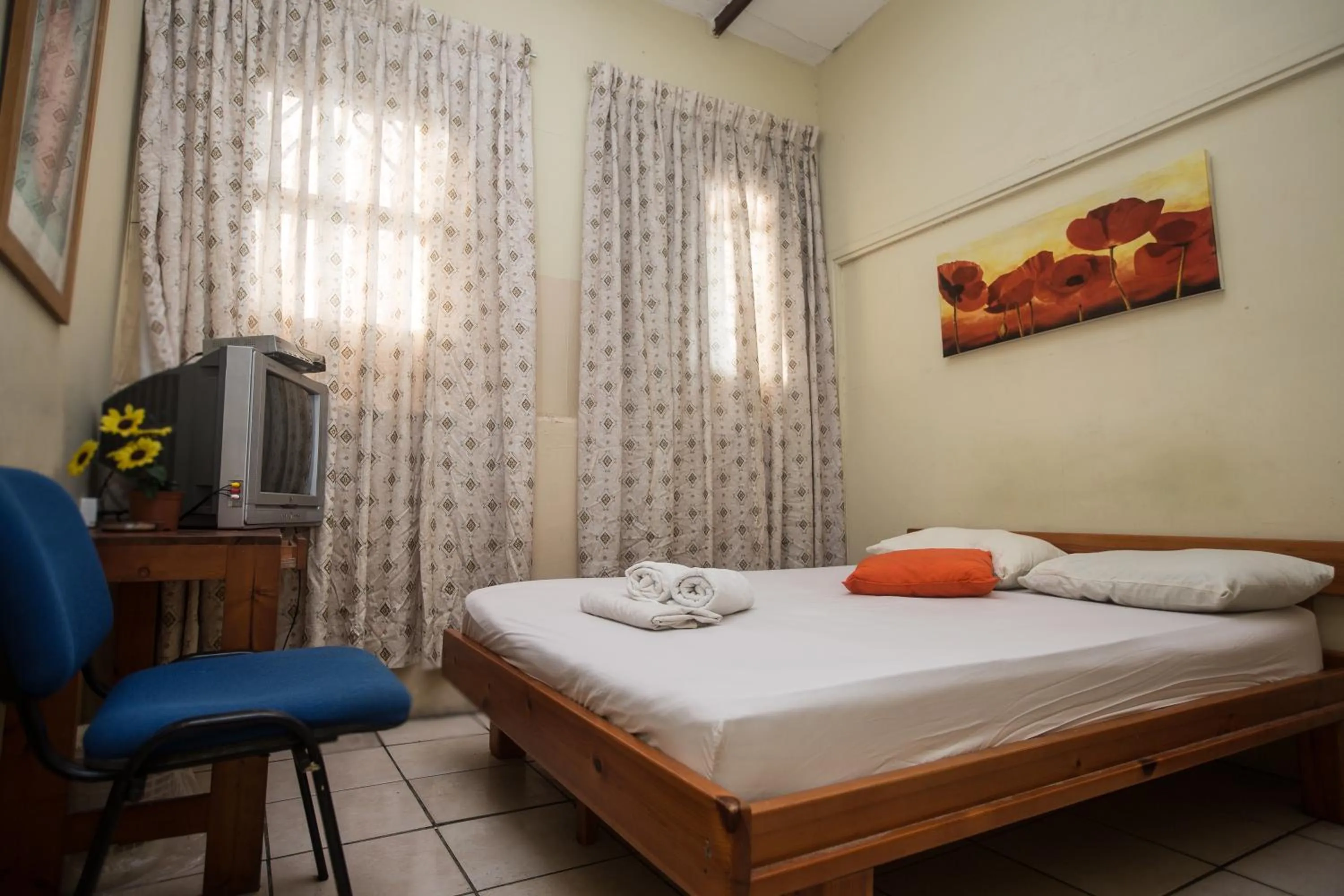 Photo of the whole room, Bed in Sky Hostel