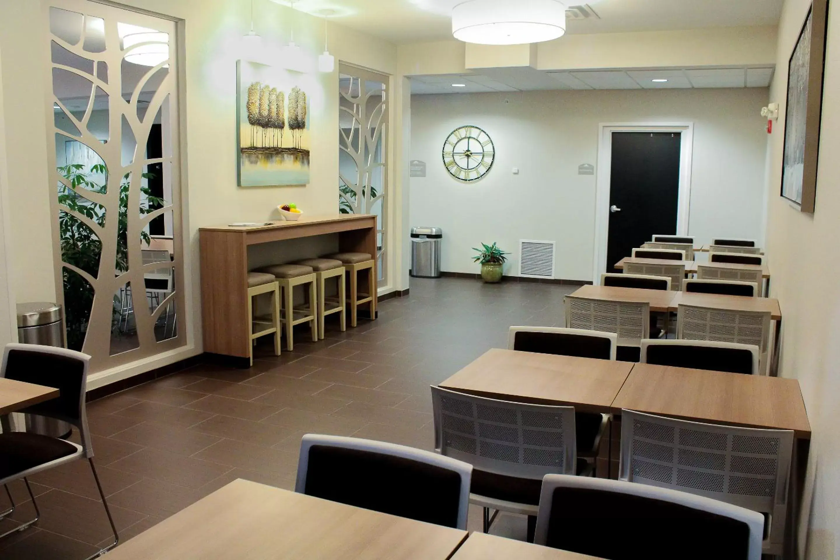 Communal lounge/ TV room in Microtel Inn & Suites by Wyndham - Penn Yan