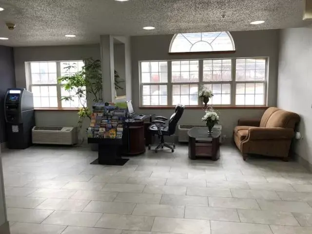 Living room in Microtel Inn & Suites by Wyndham Pittsburgh Airport Living room in Microtel Inn & Suites by Wyndham Pittsburgh Airport