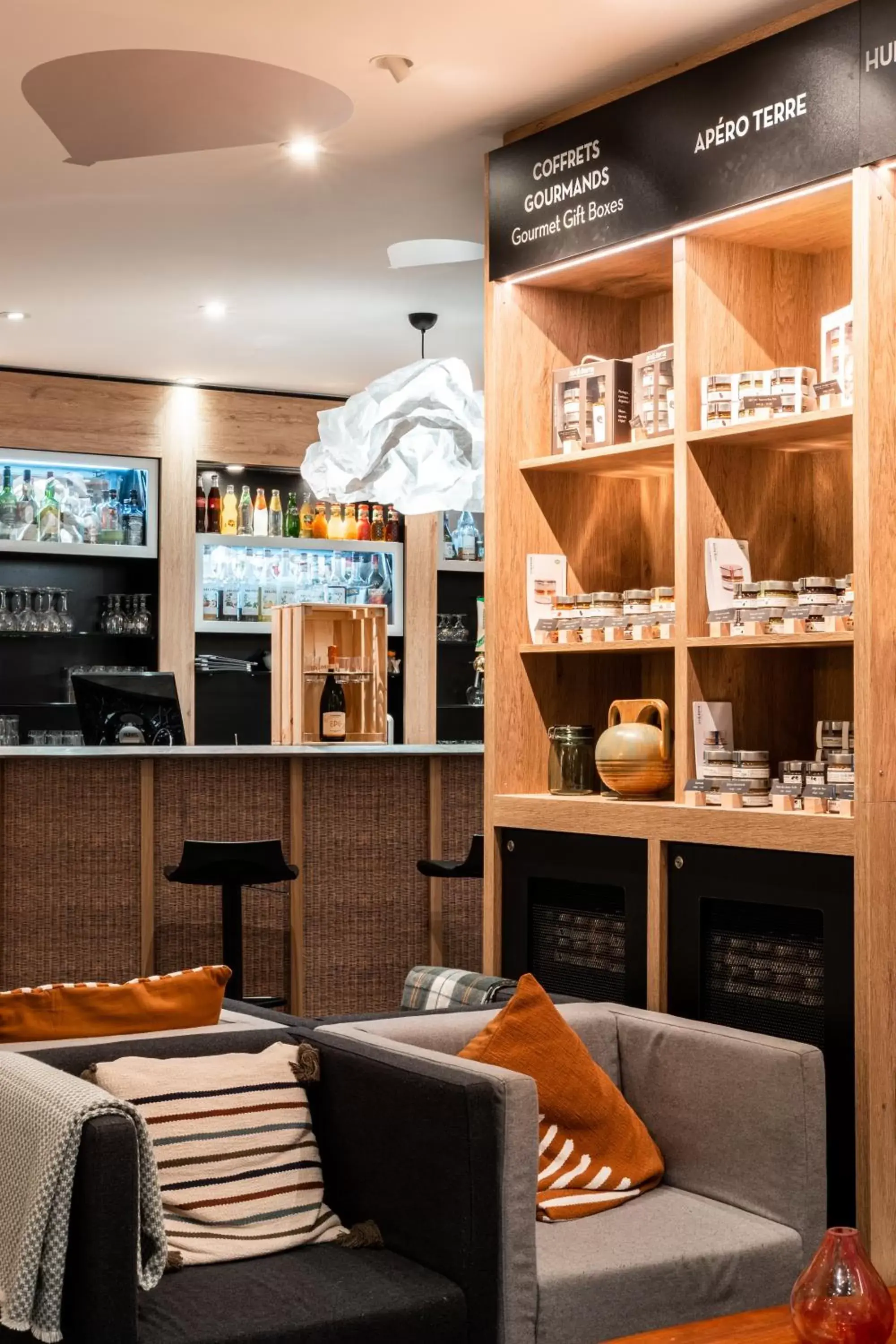 Lounge or bar in Mercure Grenoble Meylan