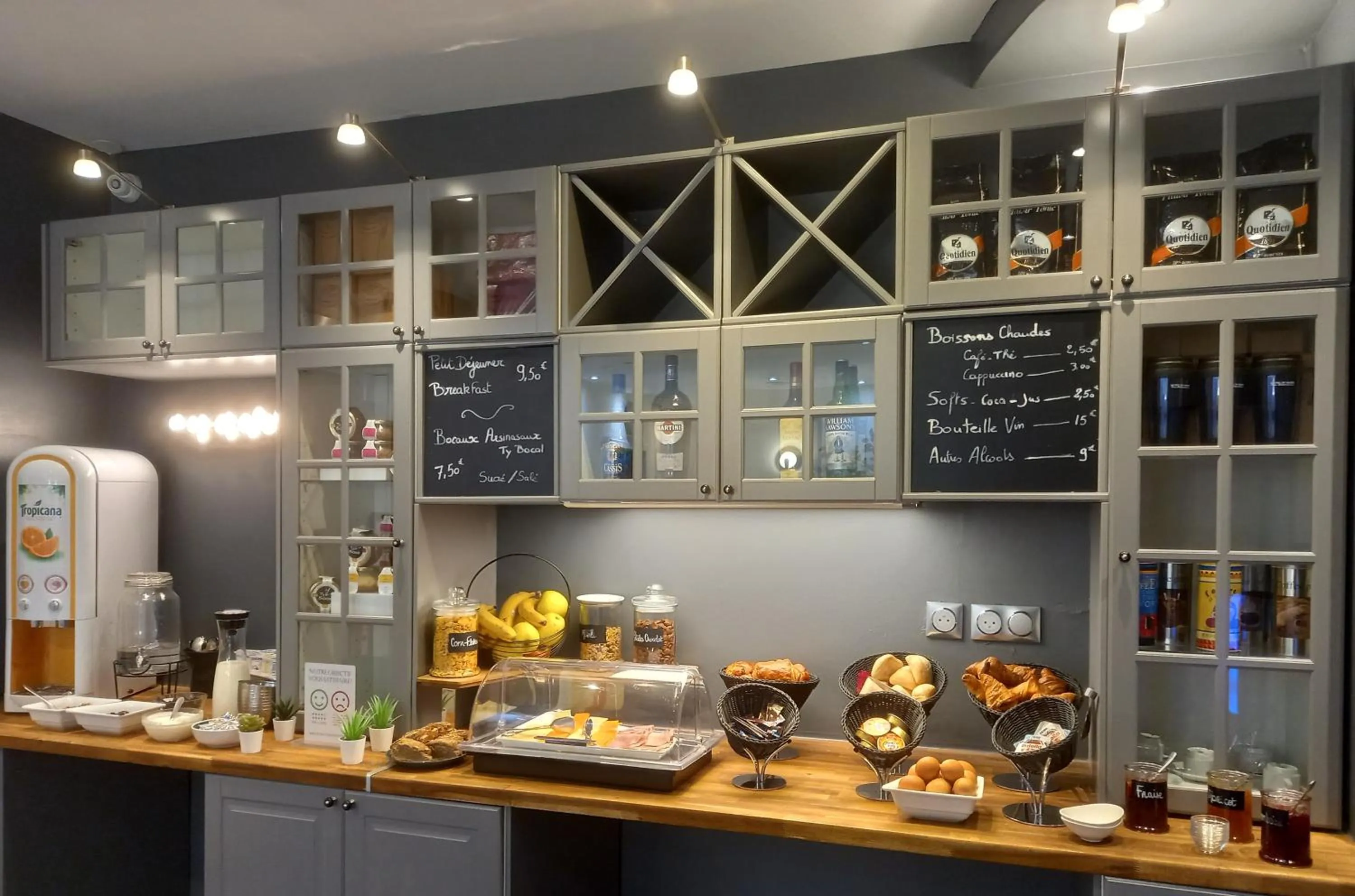 Breakfast in Hôtel du Maine