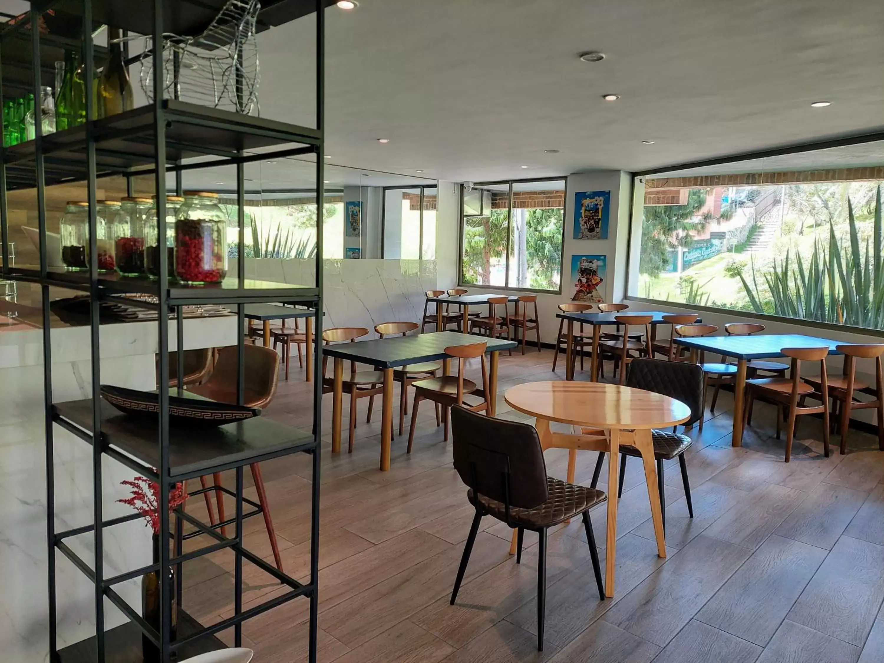 Restaurant/Places to Eat in Viaggio Urbano Business